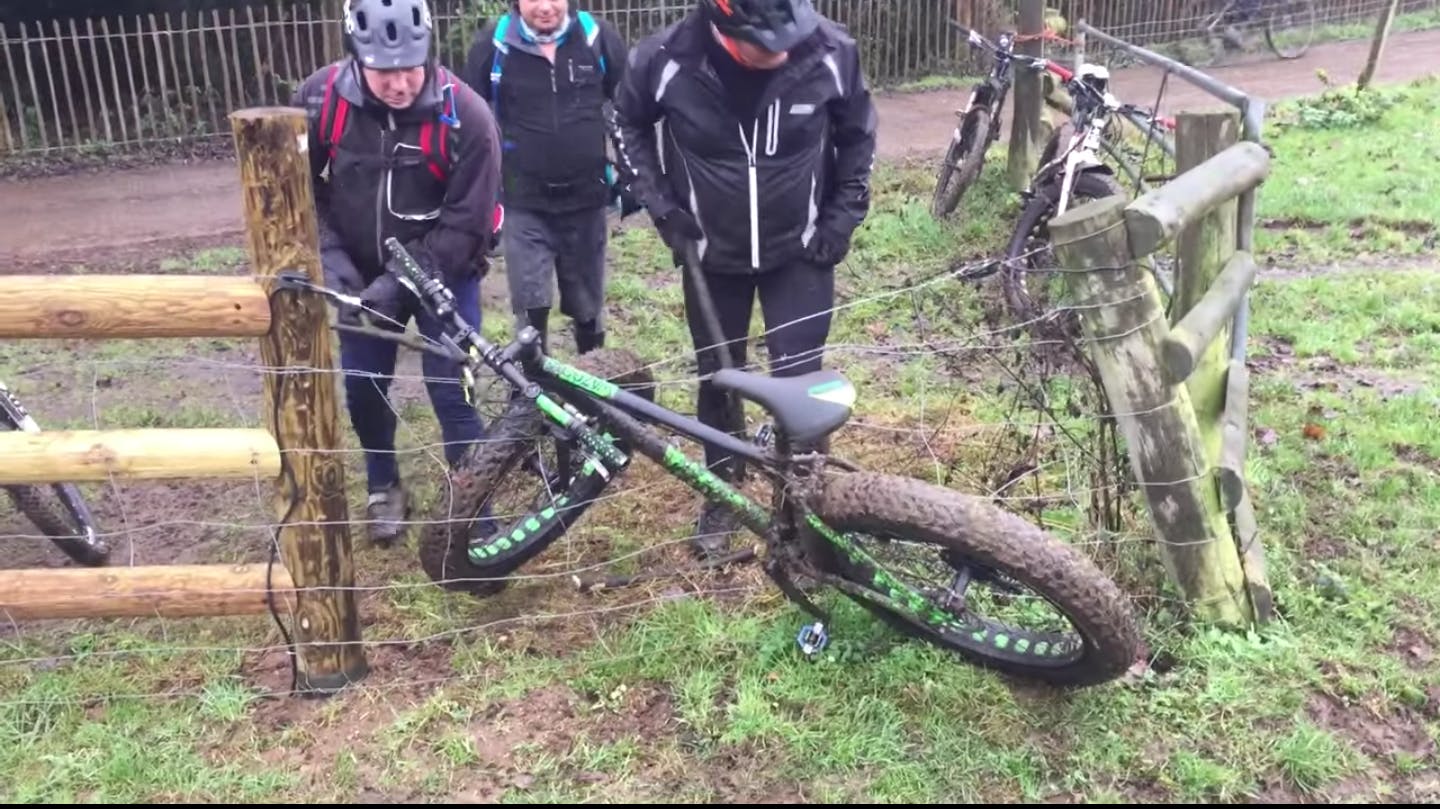 3 British guys get repeatedly shocked while trying to untangle their ...