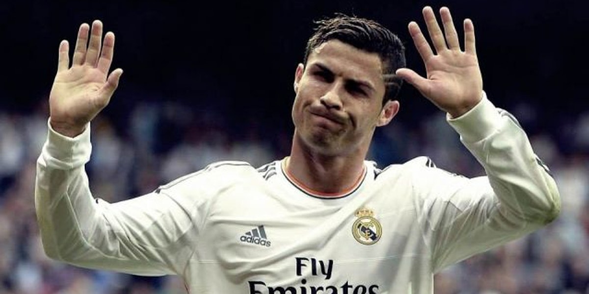 Did Cristiano Ronaldo just punch another player in the face?