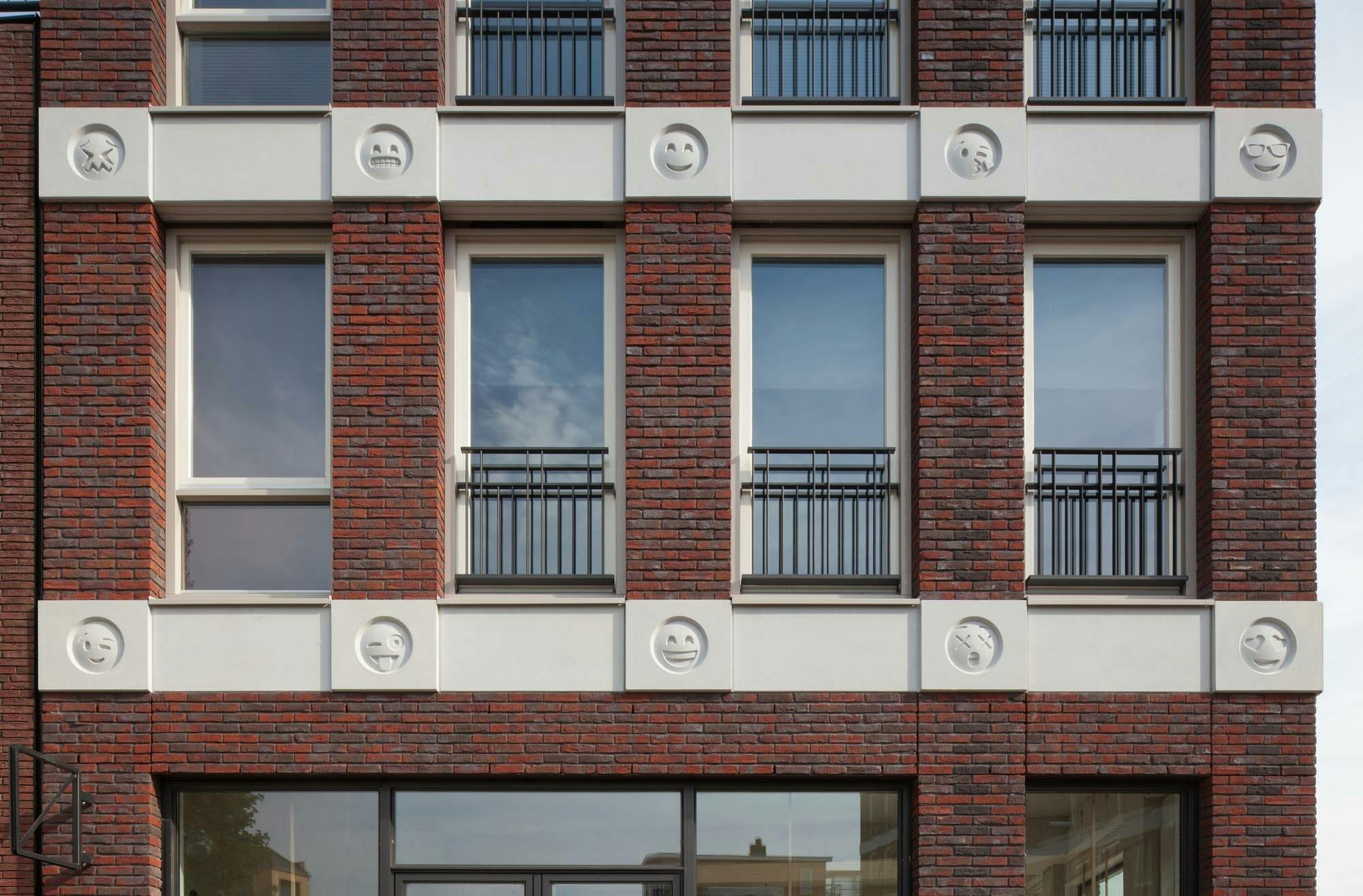 whatsapp dutch emoji building