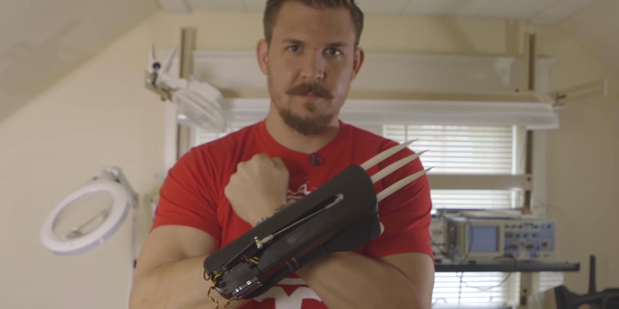 These 3D-printed Wolverine claws retract with a bionic sensor