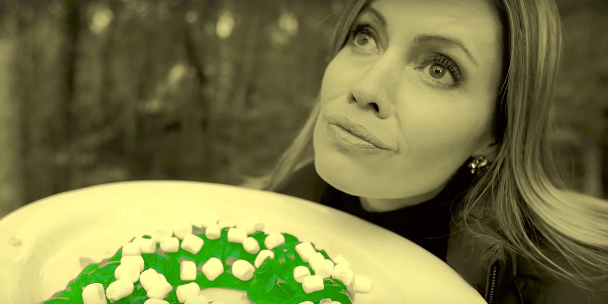 YouTube's Holderness family serves up a catchy Thanksgiving mashup