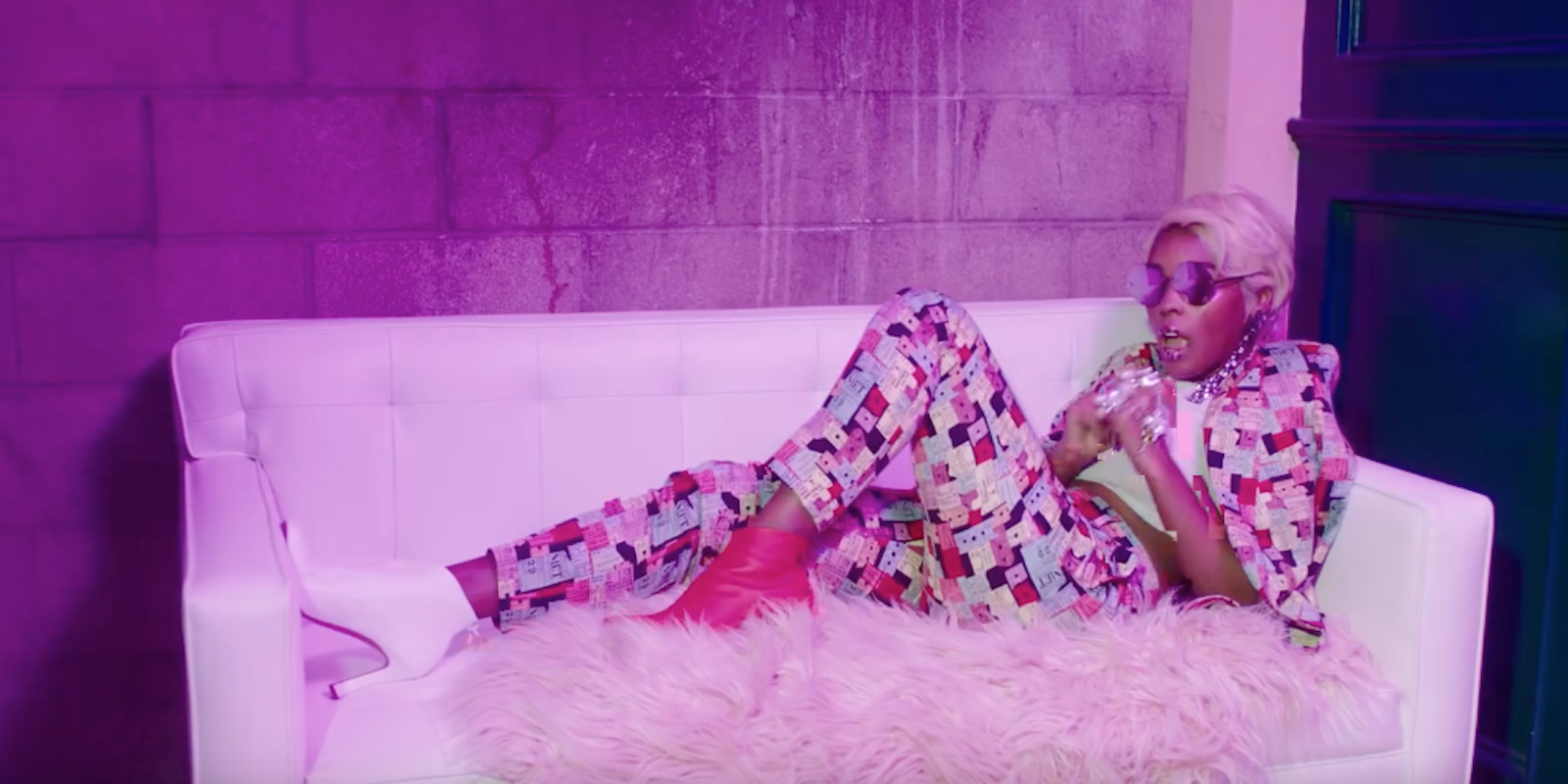Janelle Monae's 'Make Me Feel' video features bisexual lighting.
