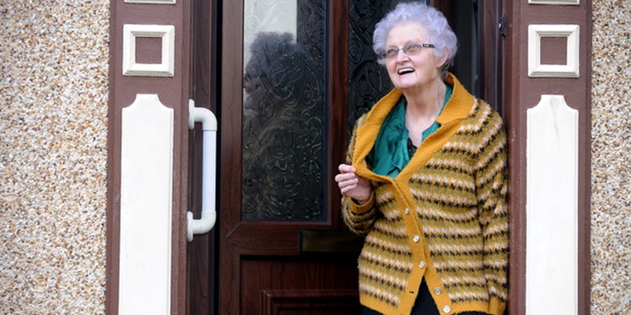 A woman with a 54-year-old cardigan is the biggest star in local news