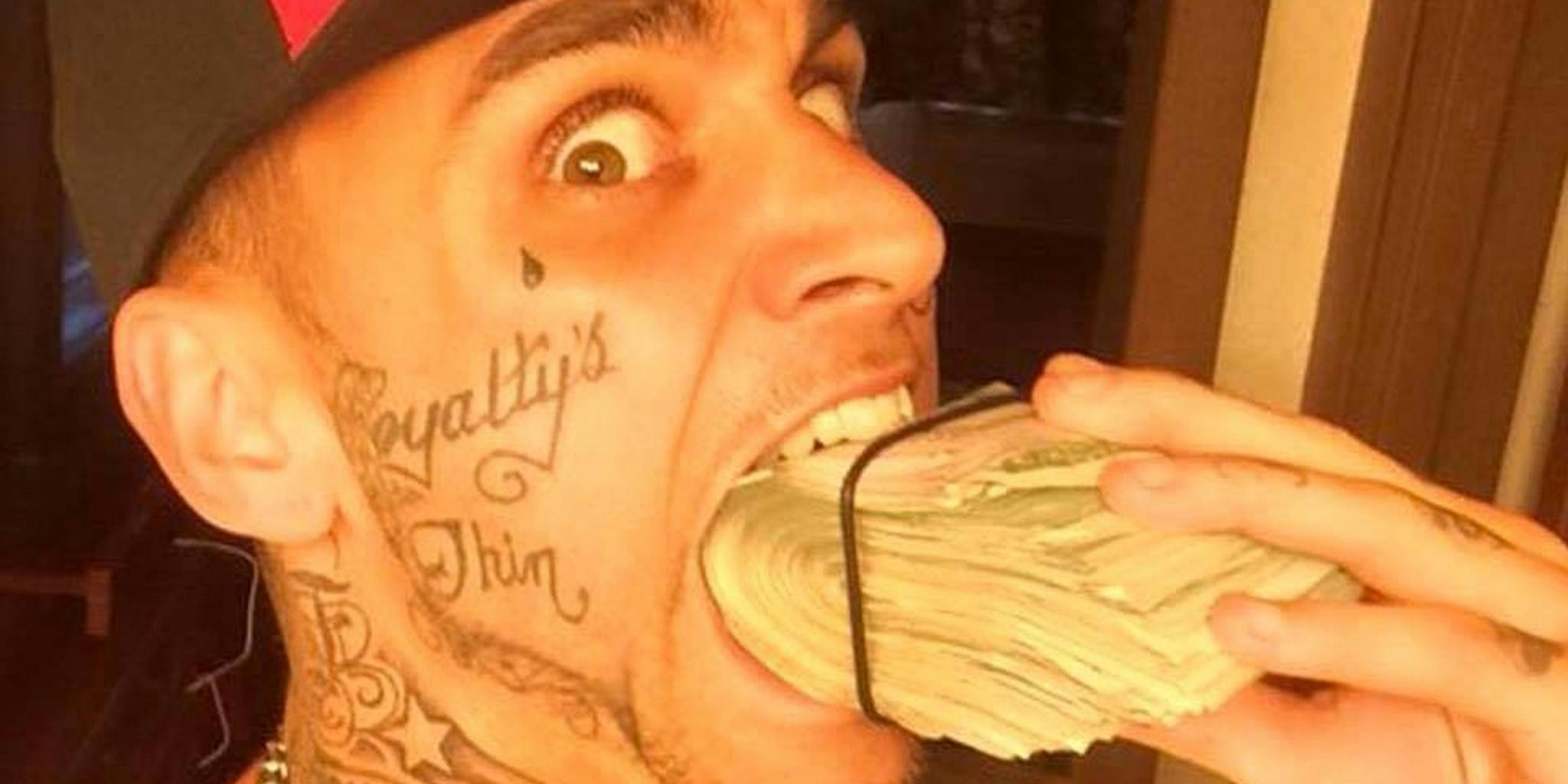 Bank Robbers Arrested After Posting Selfies With The Cash On Facebook 7163