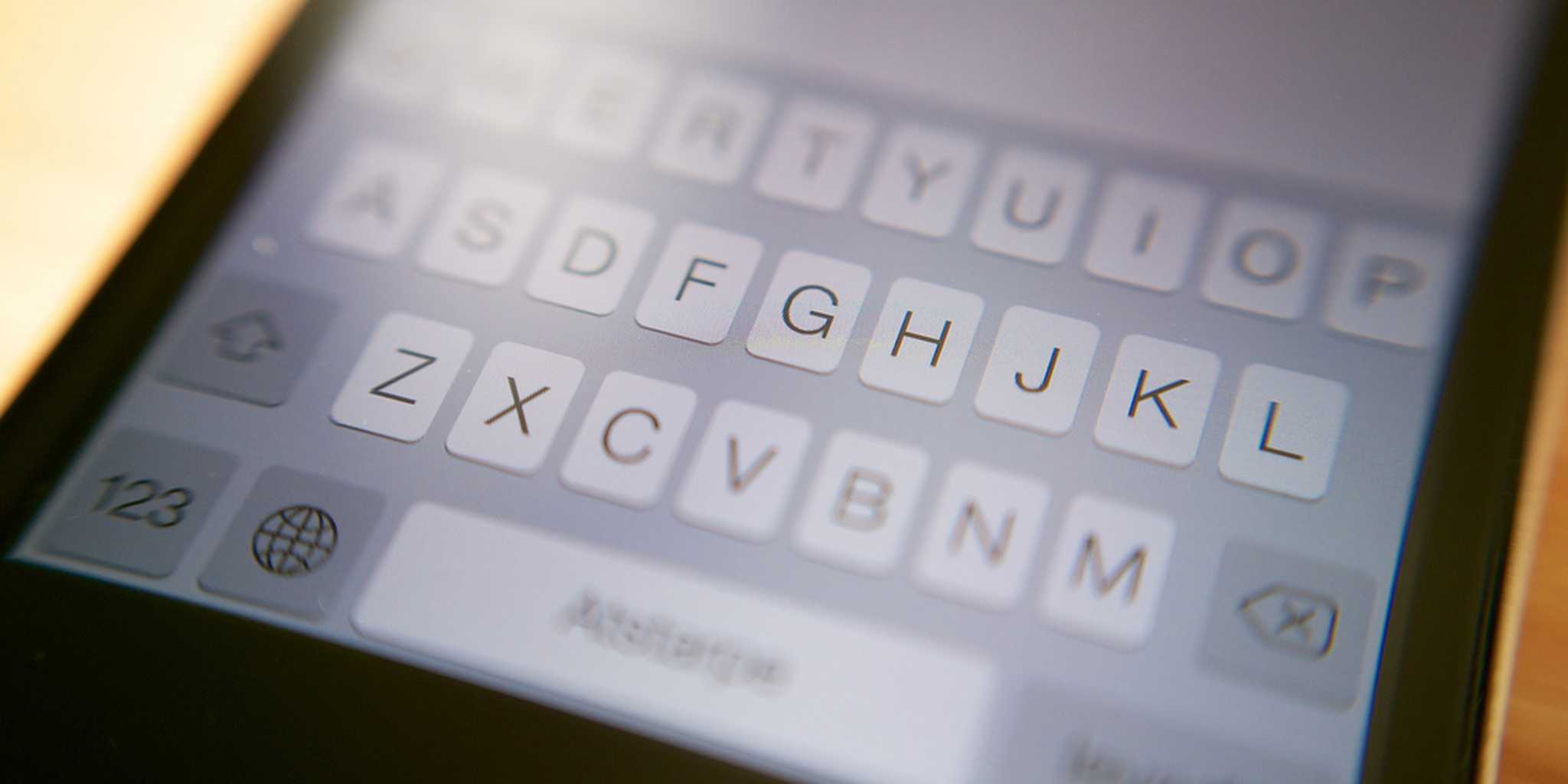 How To Swap Out Your IPhone S New Keyboard The Daily Dot   48ccae7152dfca6b902afcc3fe0f7887 