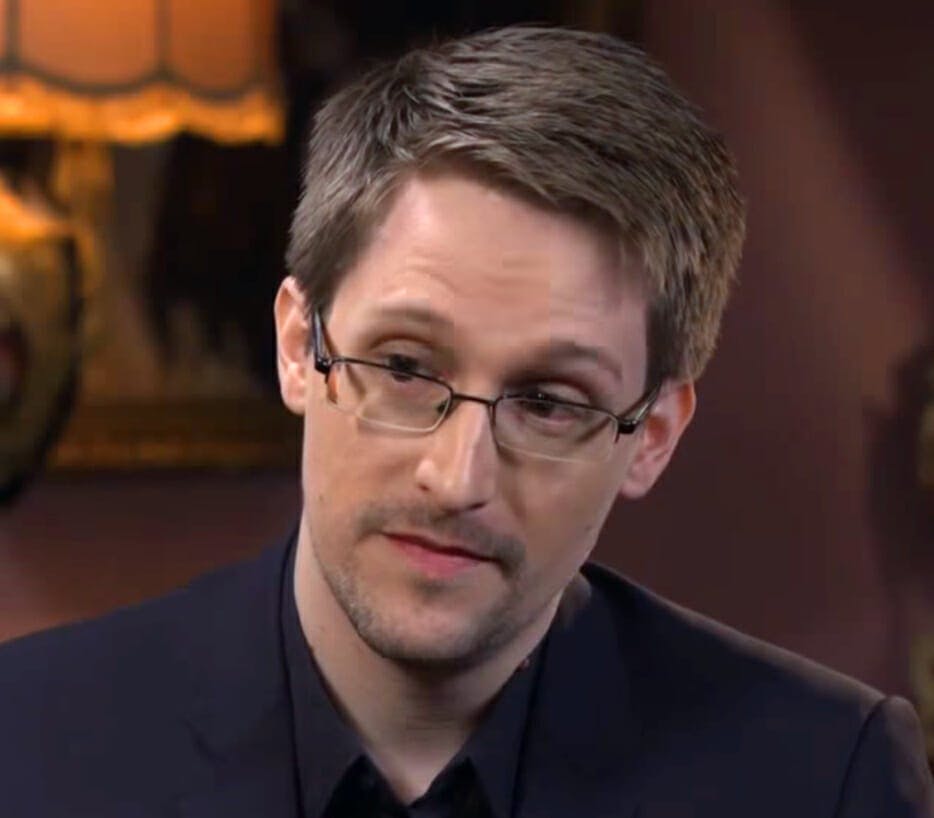 Trump-Russia conspiracy theories : Edward Snowden