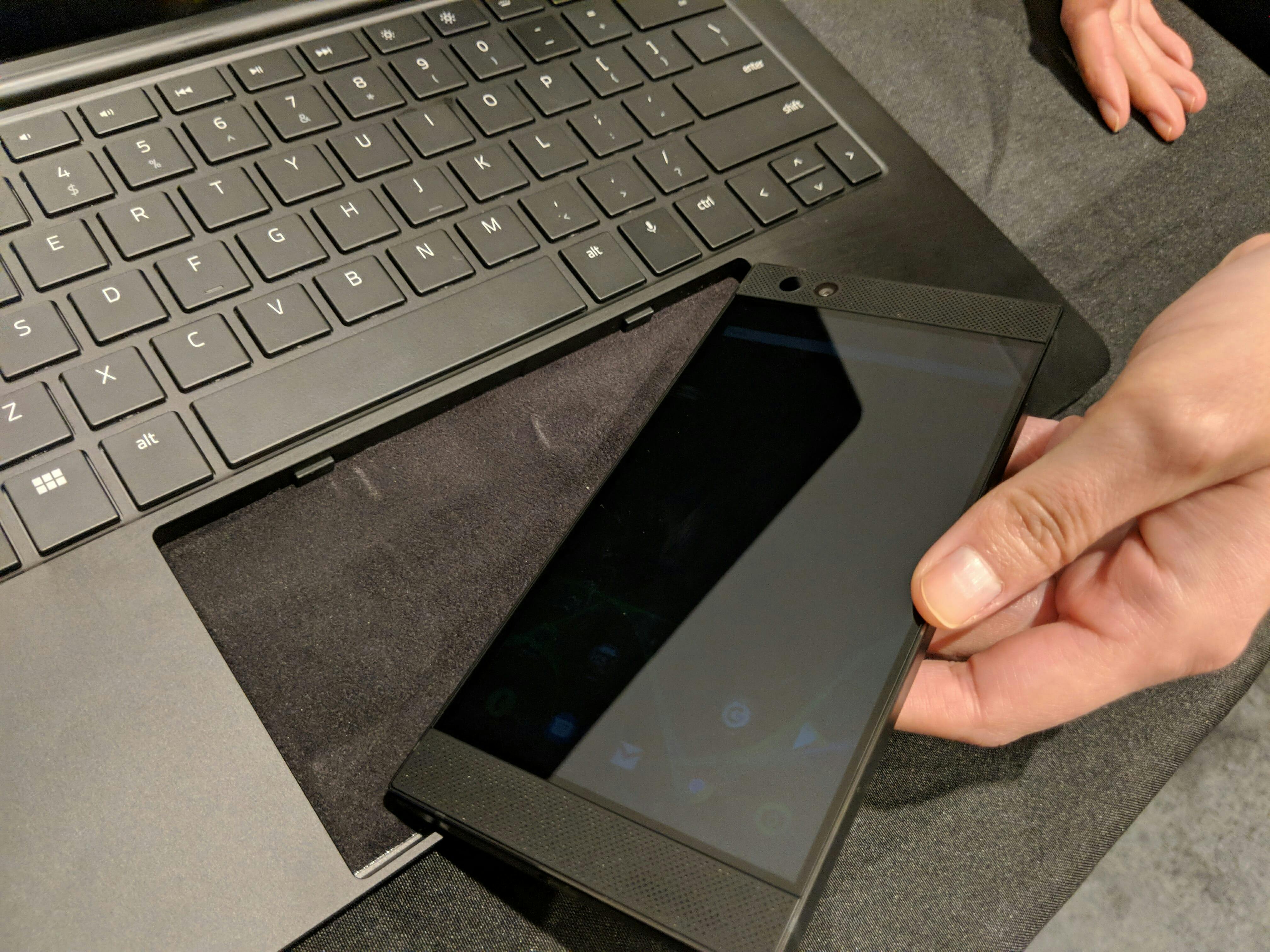 razer project linda laptop phone combo ces 2018