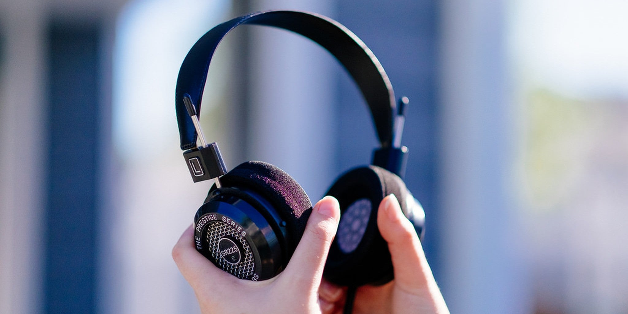 Ridiculous Amazon review claims headphones blocked out noise from a stabbing - The Daily Dot Ridiculous Amazon review claims headphones blocked out noise from a stabbing - The Daily Dot