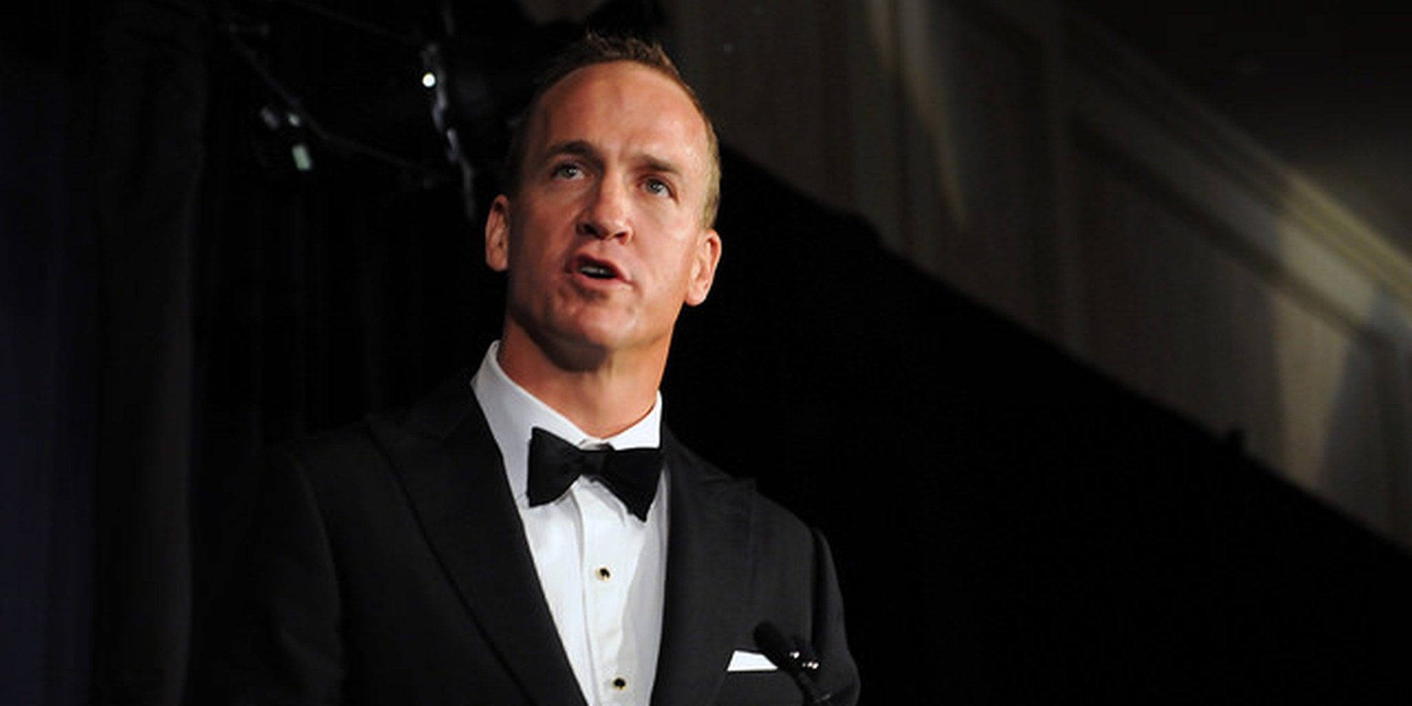 Peyton Manning delivers injury updates on football reporters