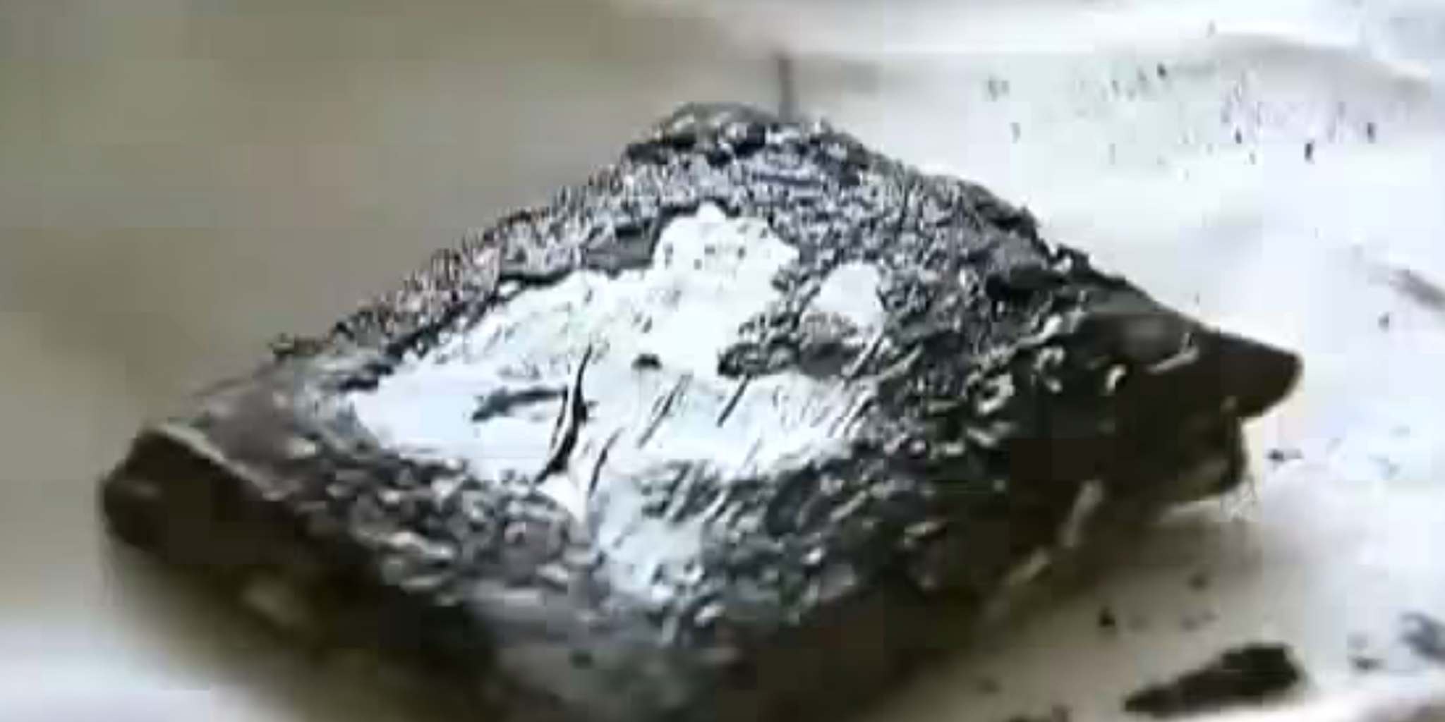 Galaxy S4 explodes under sleeping girl's pillow The Daily Dot