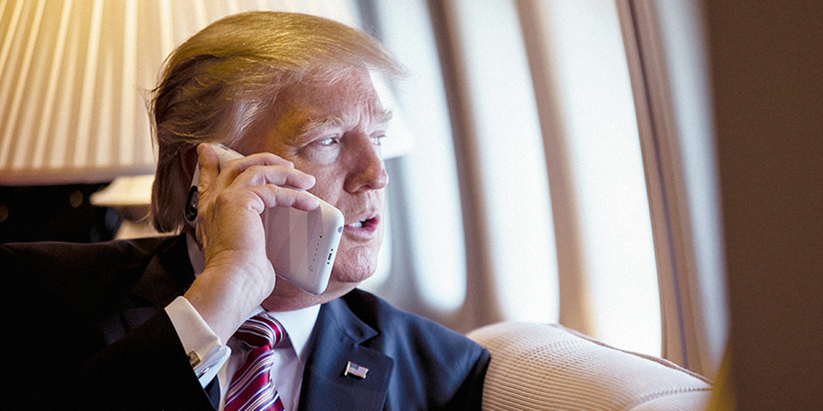 Donald Trump uses iPhone aboard Air Force One