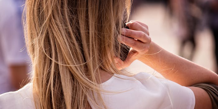 ringtones for android phone : Blonde woman on cellphone