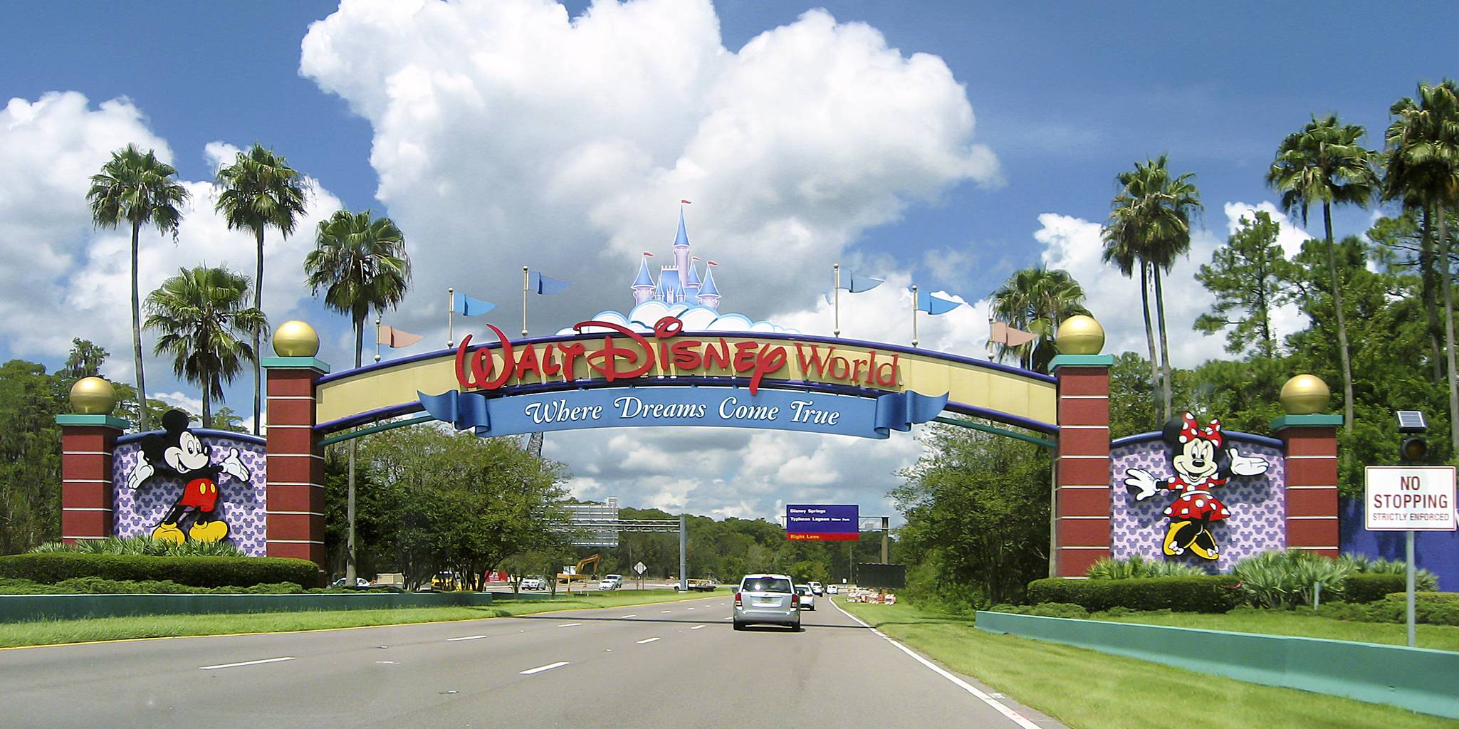 Photos Of An Empty Disney World Show The Eerie Calm Before The Storm