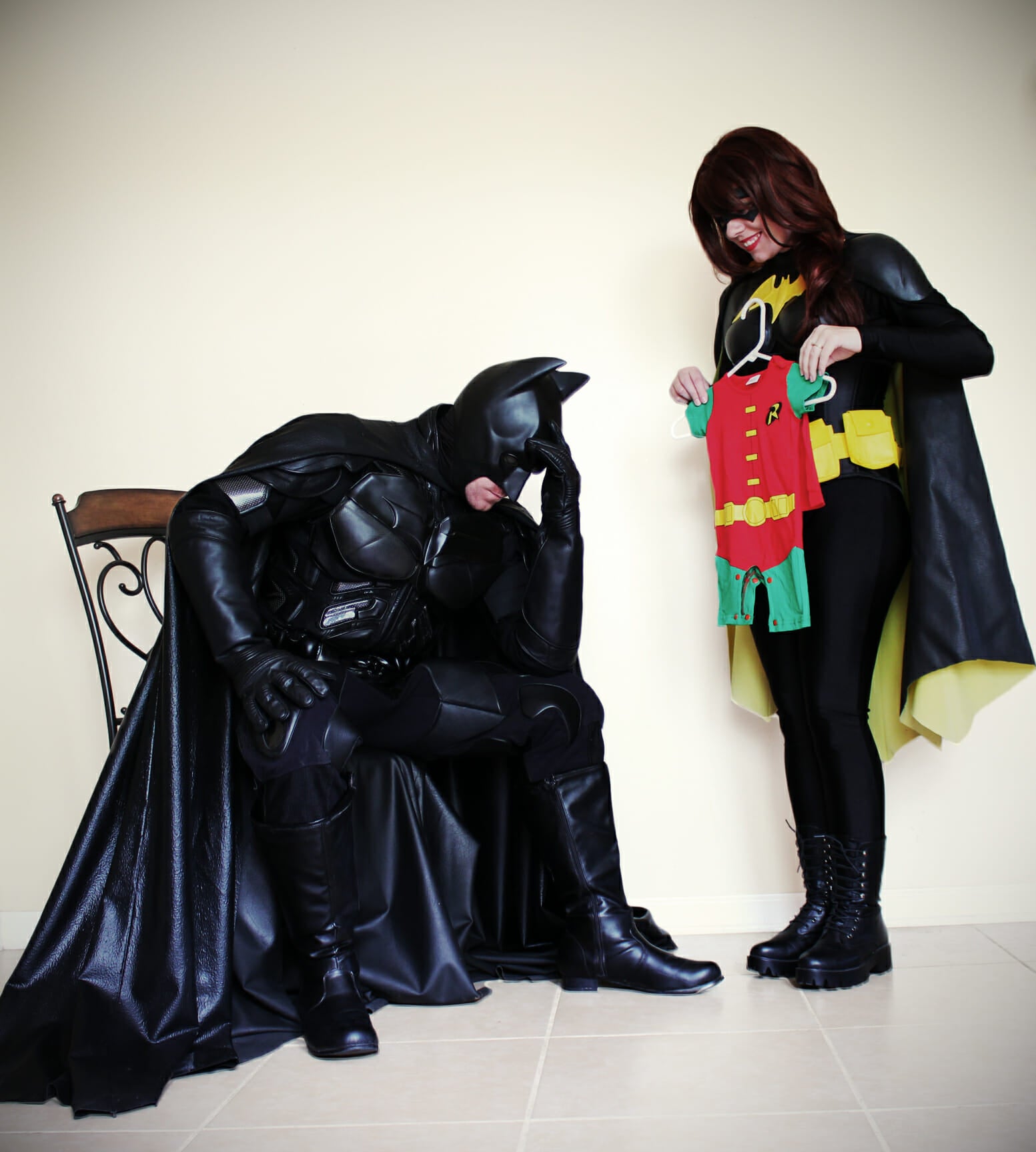 Redditors dressed as Batman and Batwoman announce their pregnancy.