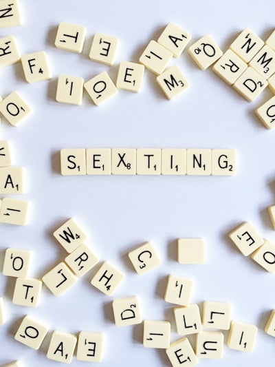 20 Essential Sexting Tips To Turn Your Partner On 0716