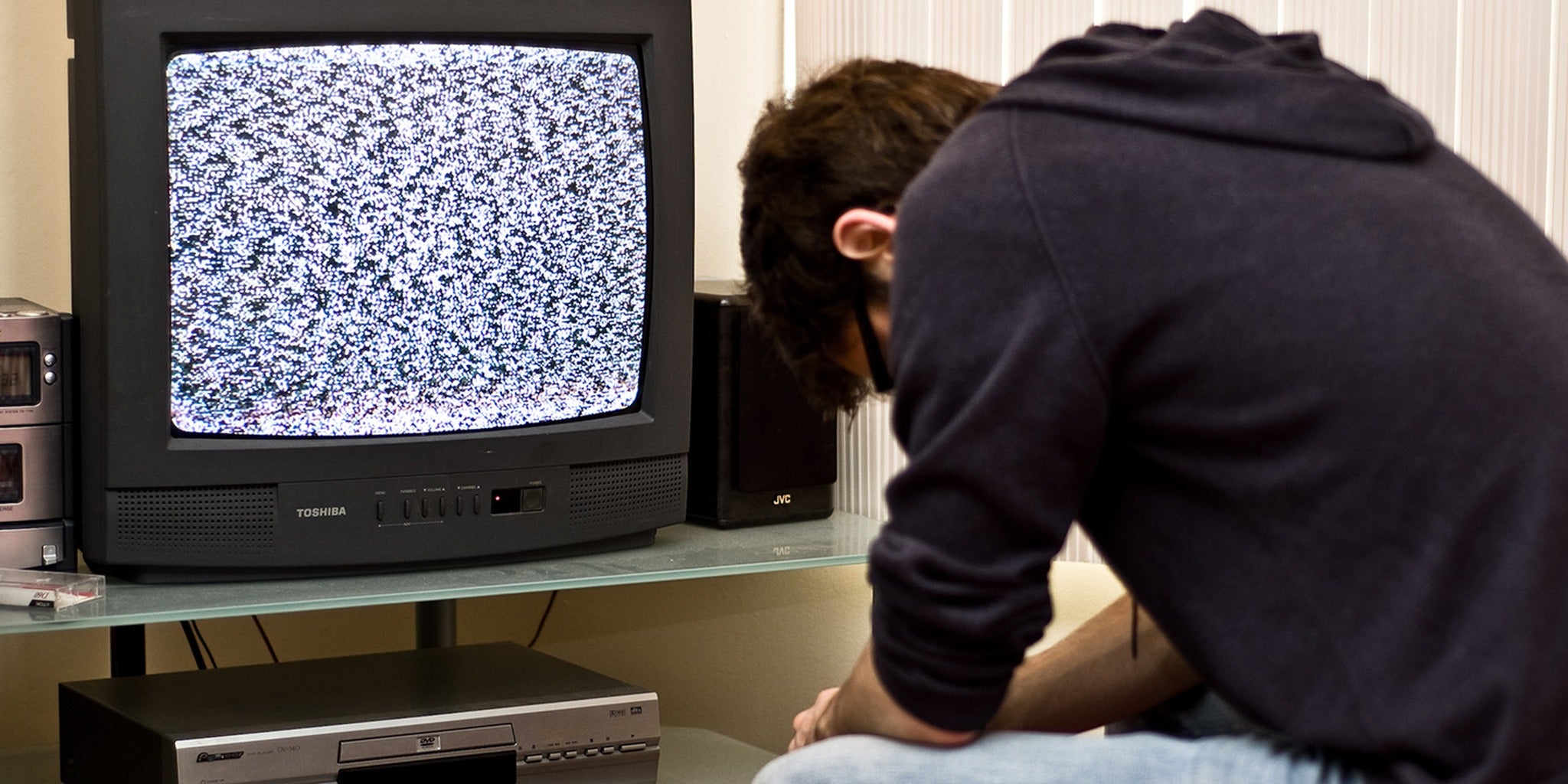 Фото сломанного телевизора