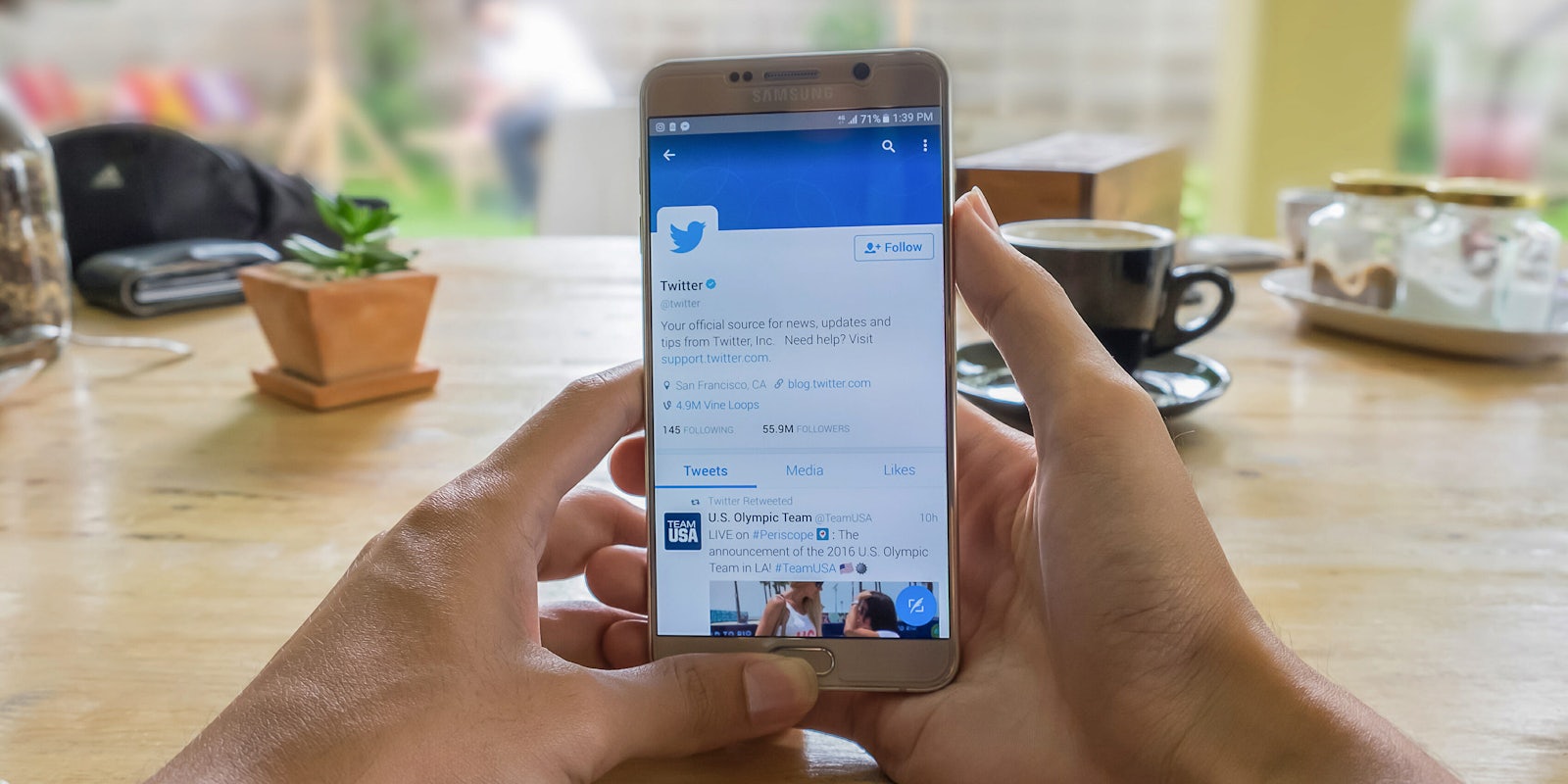 twitter tweets smartphone app social media