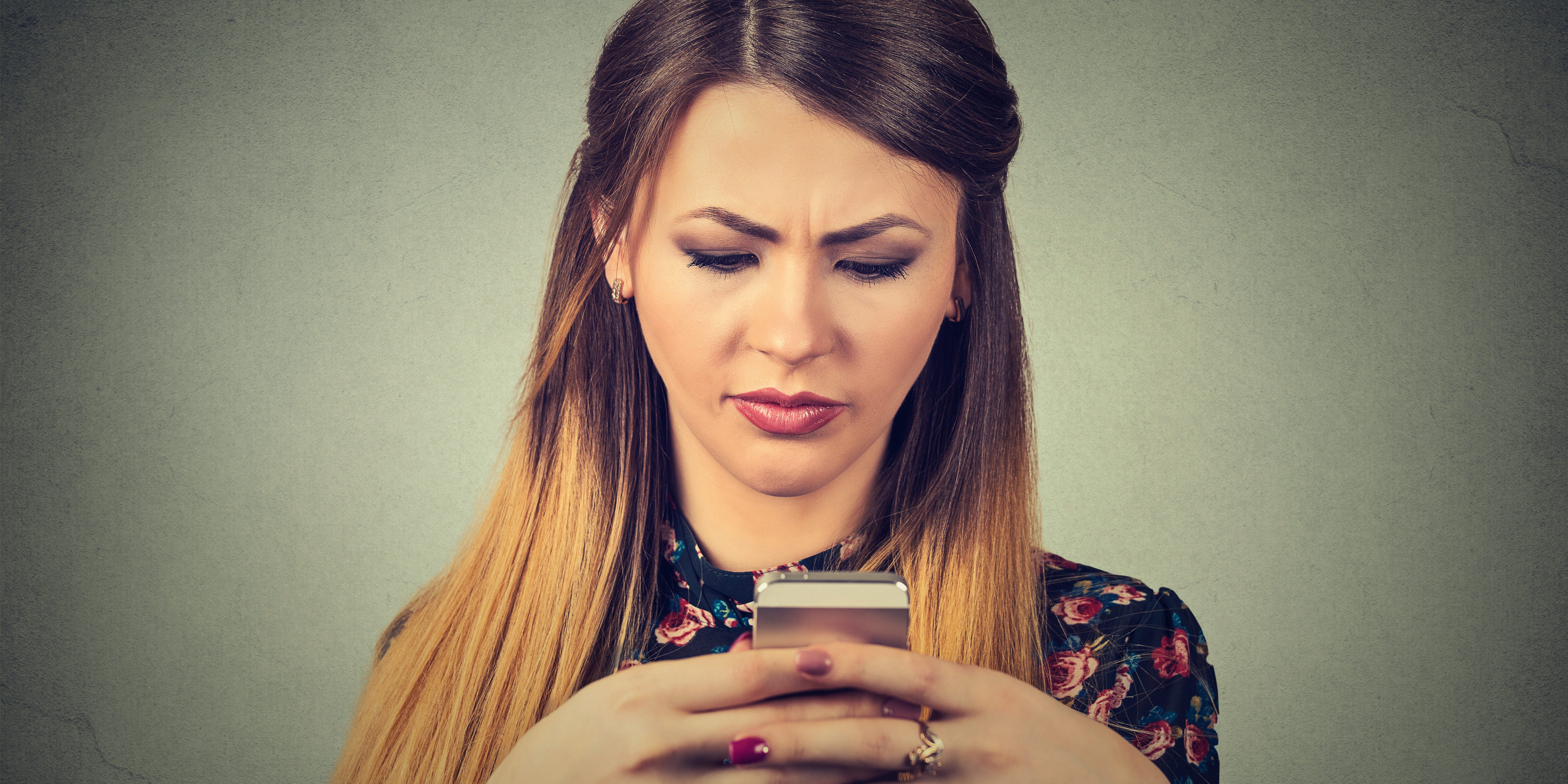 'Love Bombing' Is the Dating Trend You Never Want to Experience