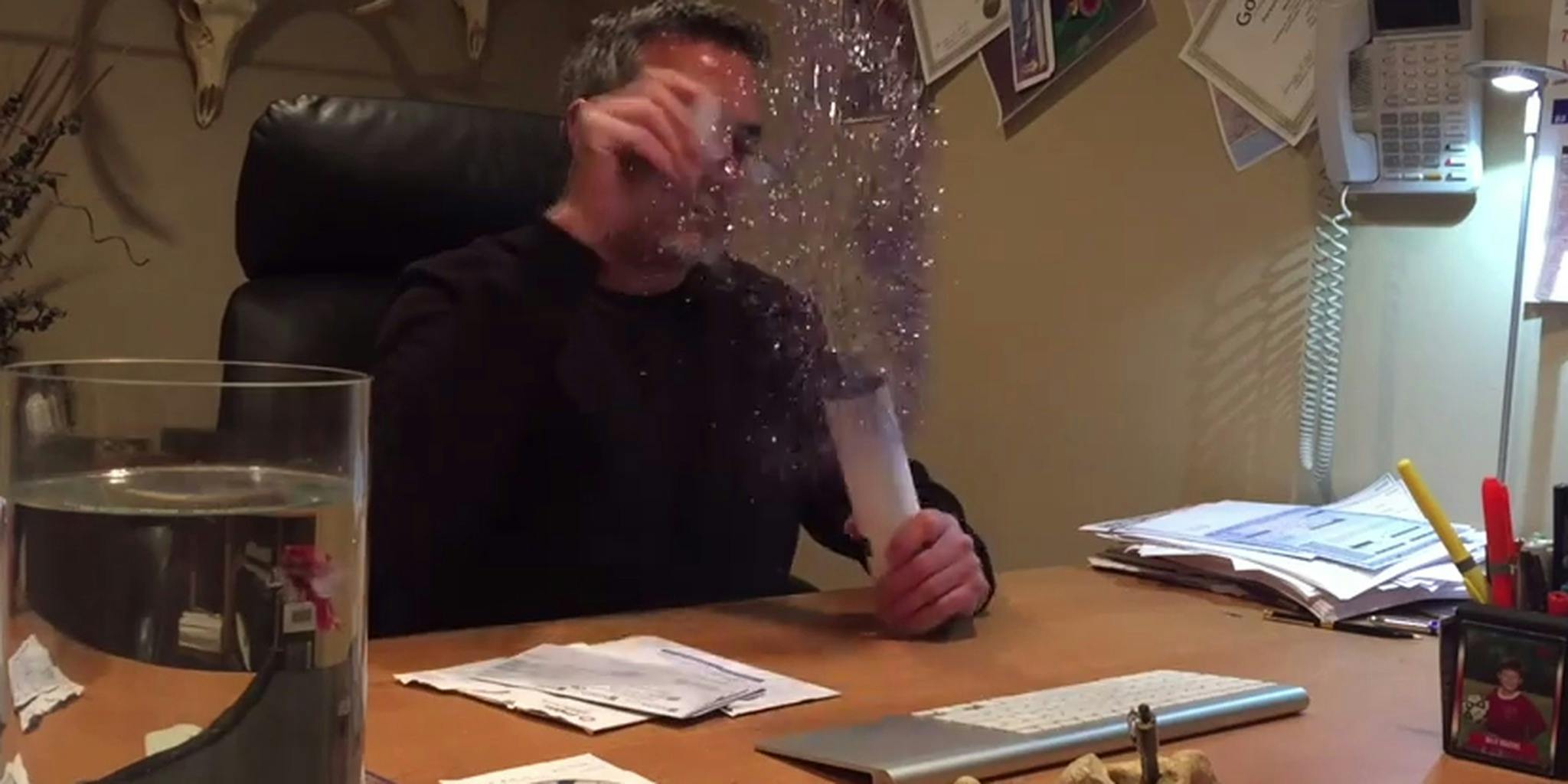 Datter Har lært Rend Here's what it's actually like to open a glitter bomb - The Daily Dot