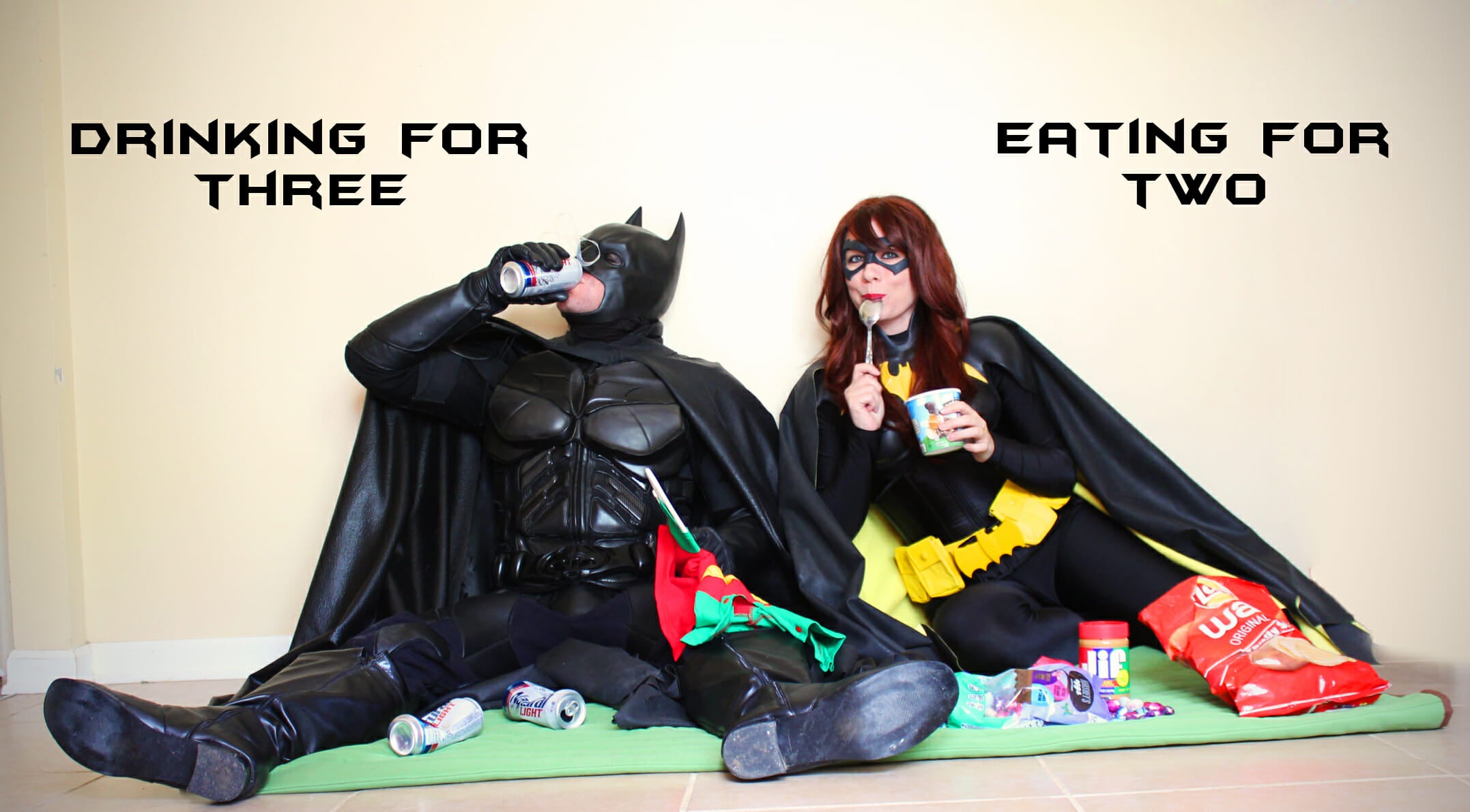 Redditors dressed as Batman and Batwoman announce their pregnancy.