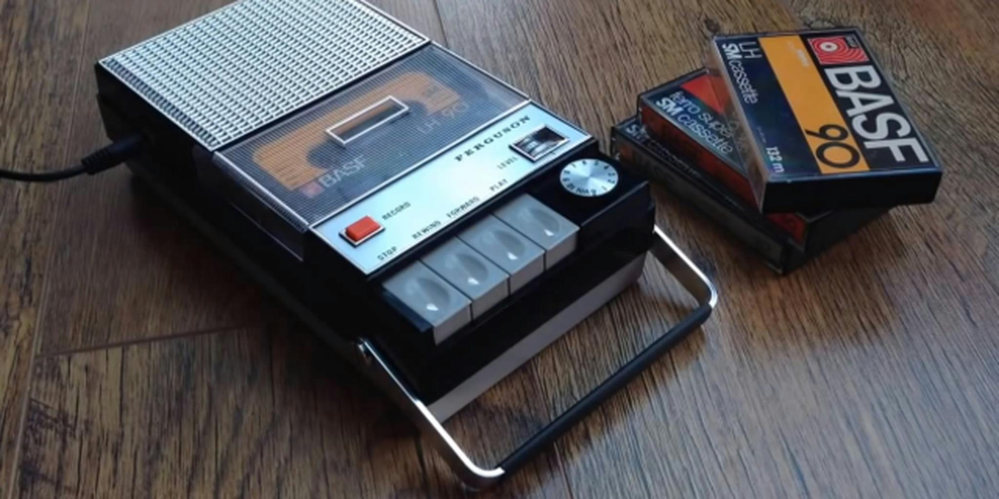 Игра магнитофон. Кассетный плеер 80. Sanyo 80-е кассетный плеер. Кассетный магнитофон 80е серый. Кассетные диктофоны Philips 80-х.