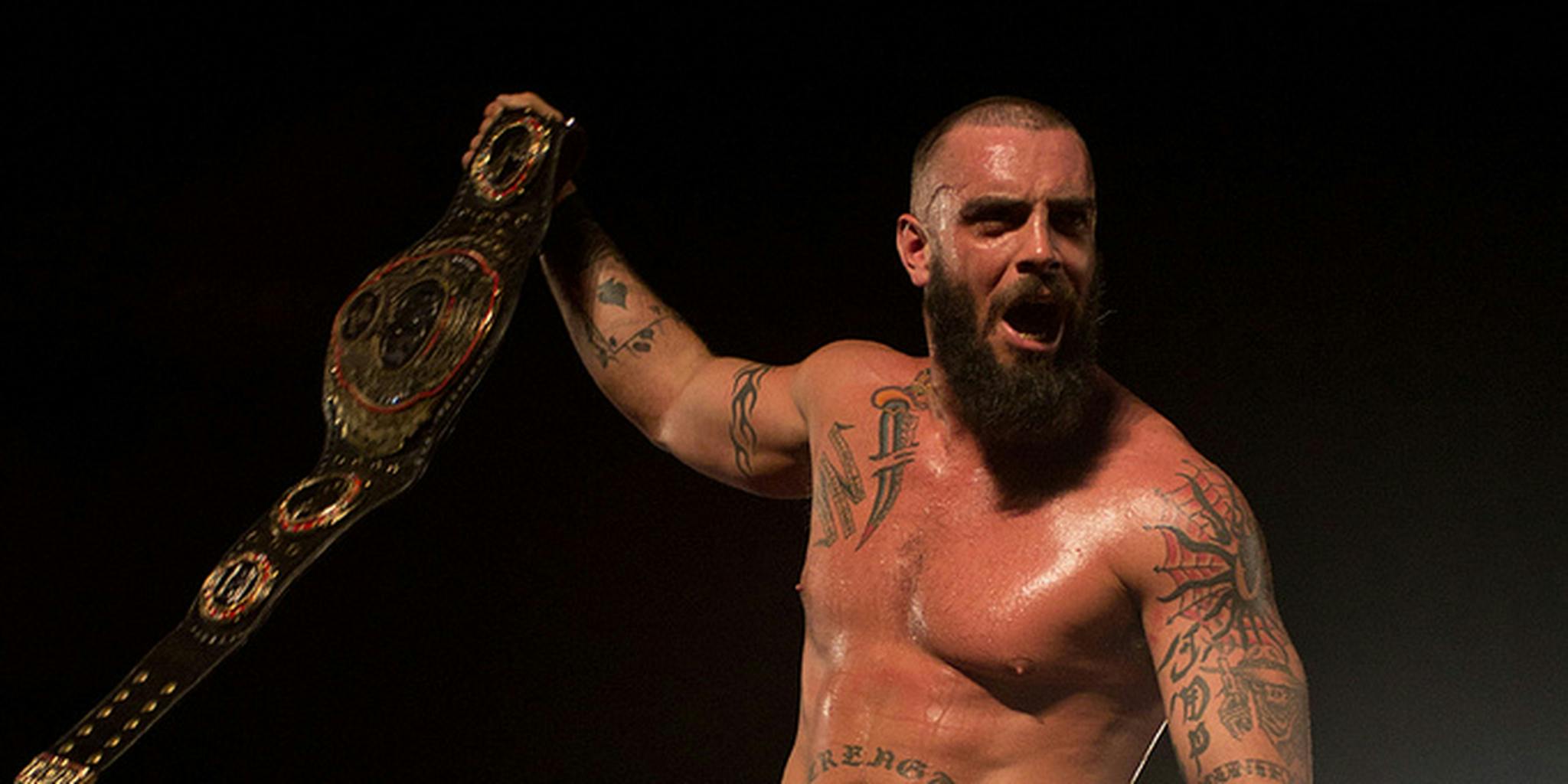 Pro wrestling champ apologizes for anti-gay Twitter threats