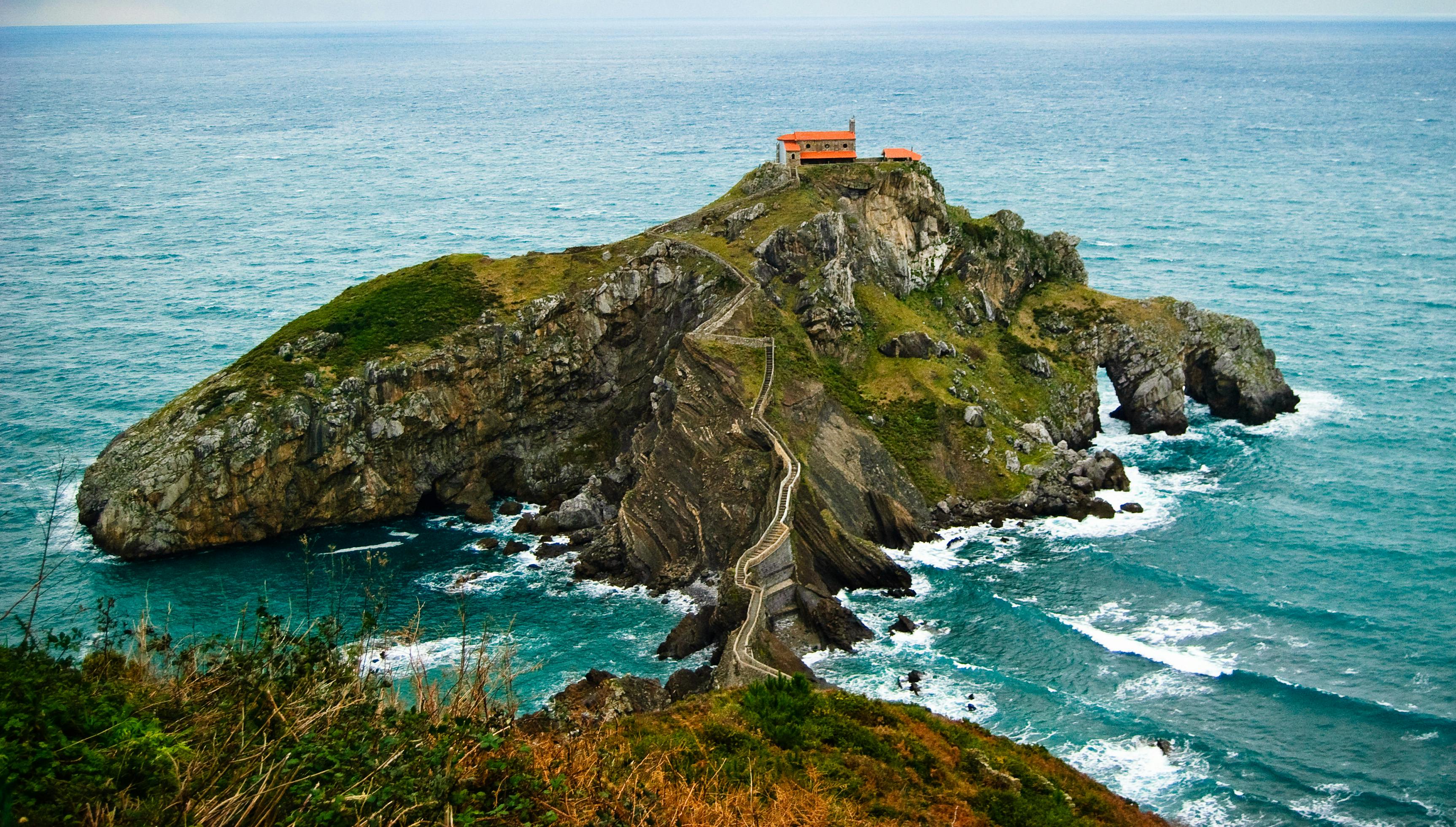 Game of Thrones Lures 75,000 Tourists to Dragonstone Steps, Potentially  Damaging Spanish Pilgrimage Site