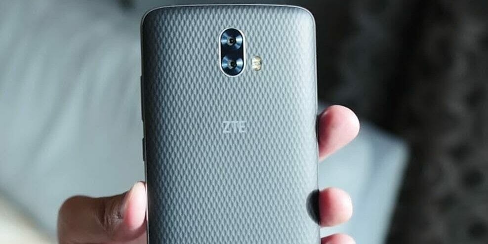 zte blade v8 smartphone