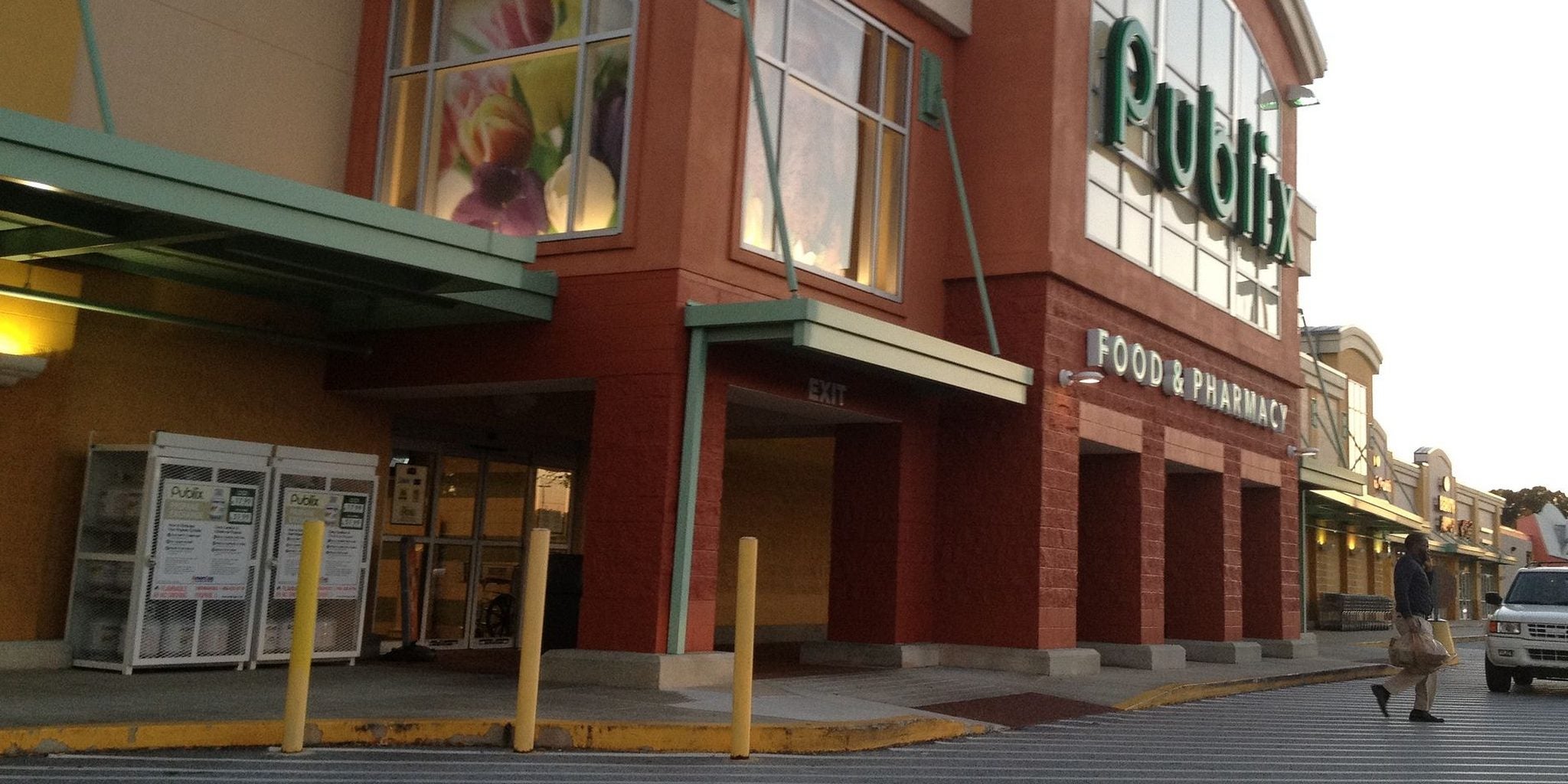 Let this Publix employee show you the true definition of customer service