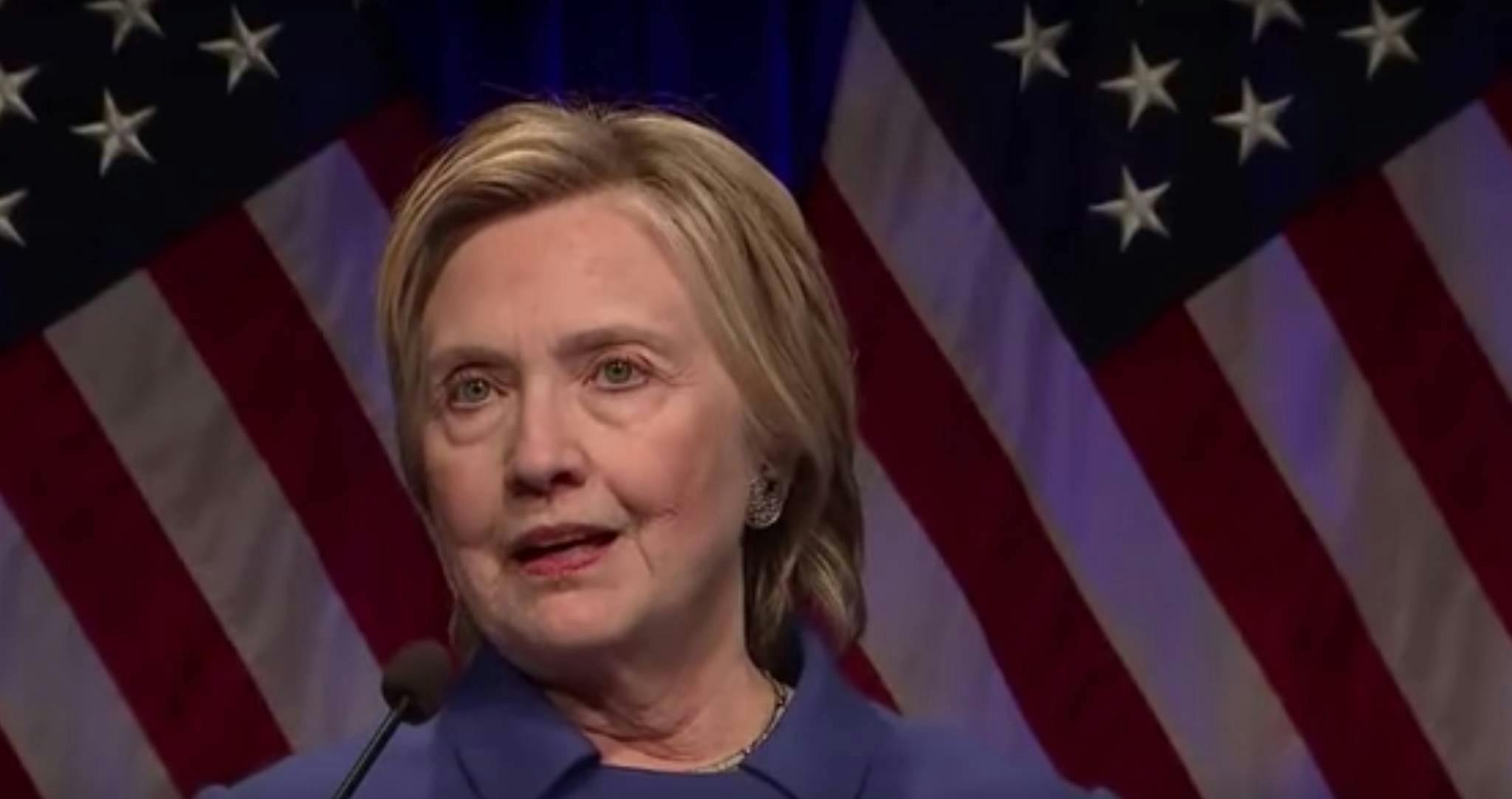 Everyone Is Talking About Hillary Clinton's Makeup-Free Look