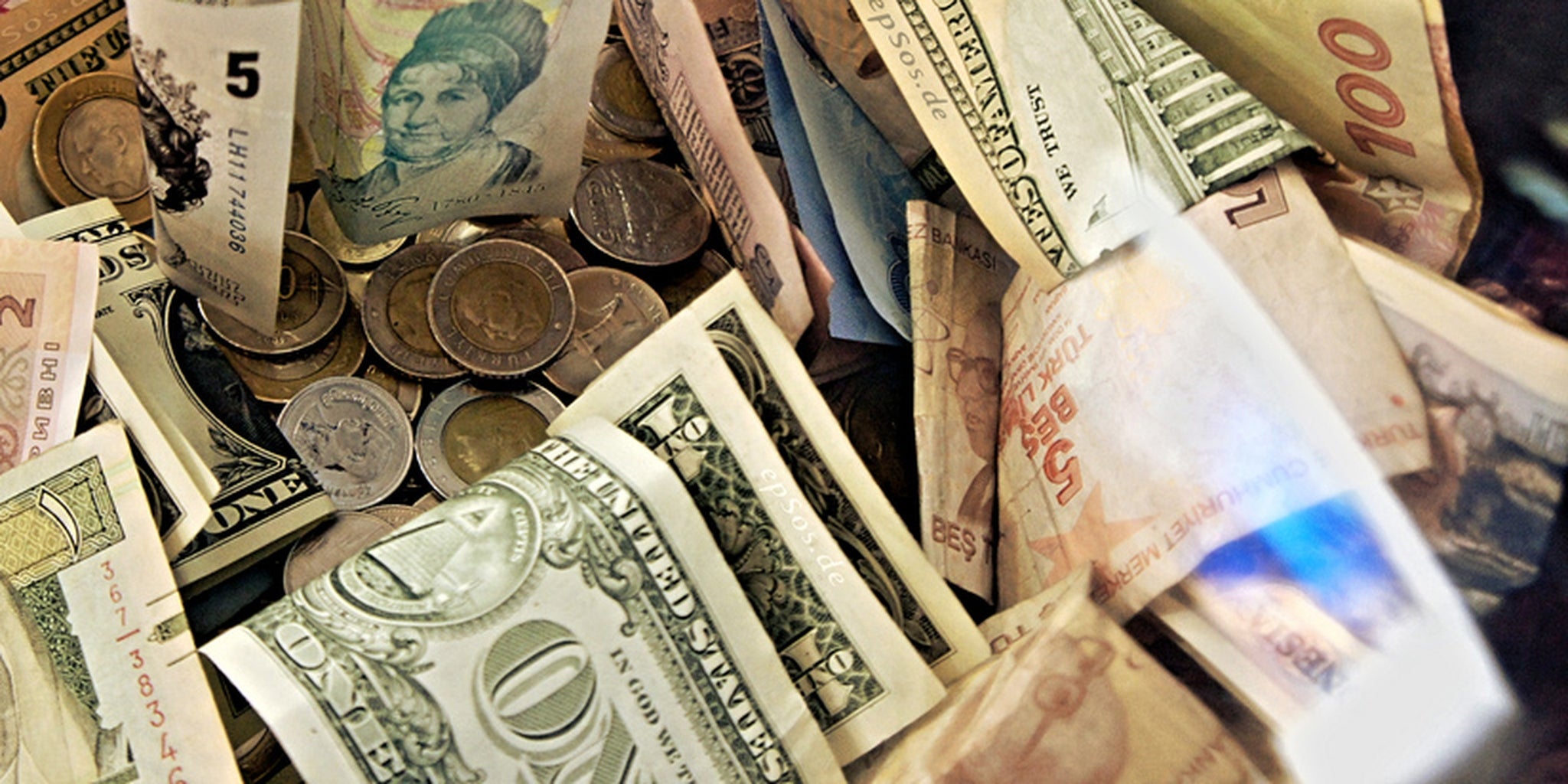 How much are Twitter executives&rsquo; tweets worth to the company?