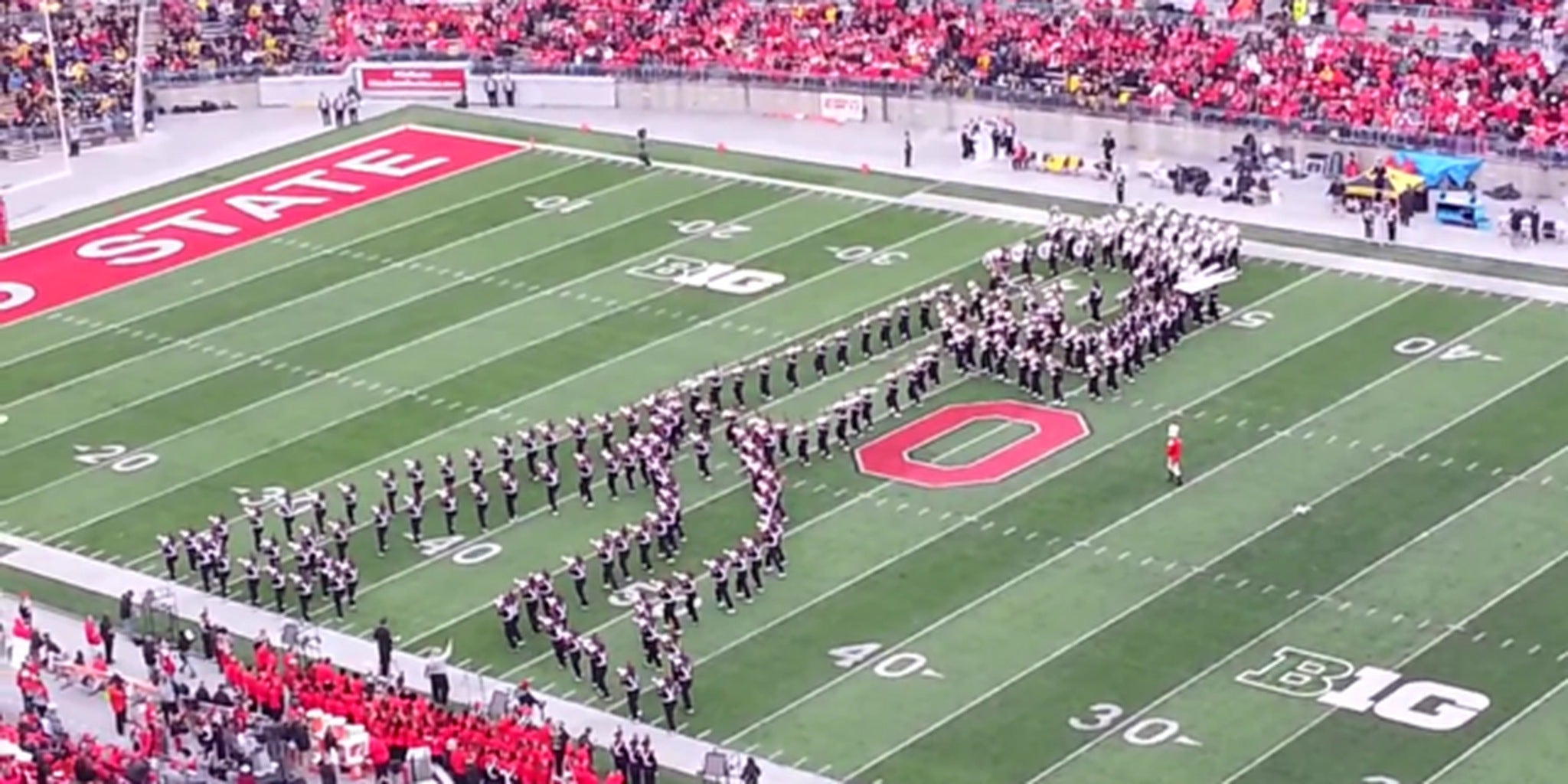 Marching band's moonwalk raises the bar for Michael Jackson tributes