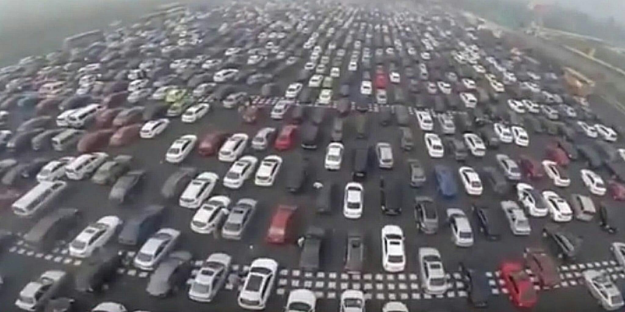 Drone captures jaw-dropping footage of unreal Chinese traffic jam