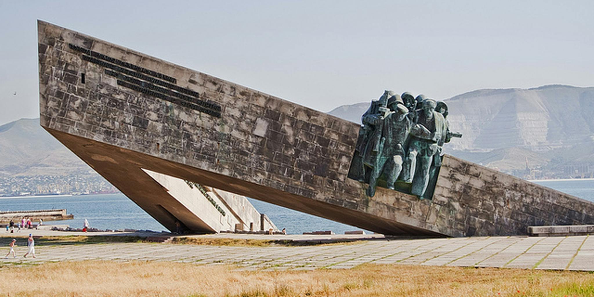 Малая земля. Малая земля Новороссийск. Краснодарский край город Новороссийск музей малая земля. Малая земля Новороссийск горельеф. Малая земля Новороссийск проект.