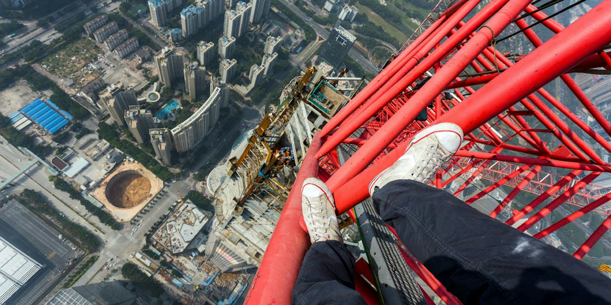 Tower climb. Виталий Раскалов руфер. Останкинская телебашня руферы. Шанхайская башня Вадим Махоров. Раскалов Виталий Шанхай.