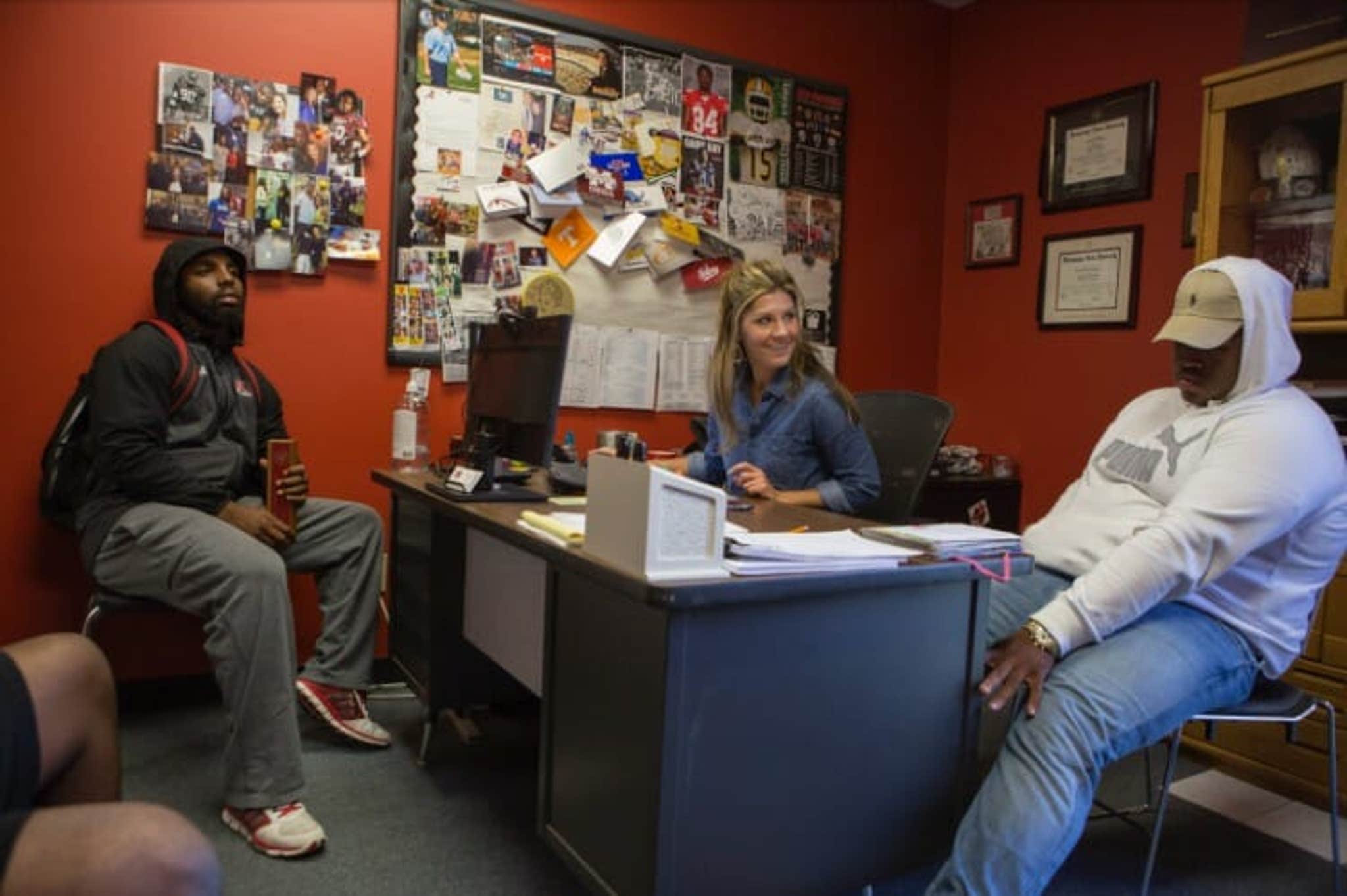 The Staircase 2 The Last Chance Netflix Netflix's 'Last Chance U' Scores Off the Field With Gripping Drama