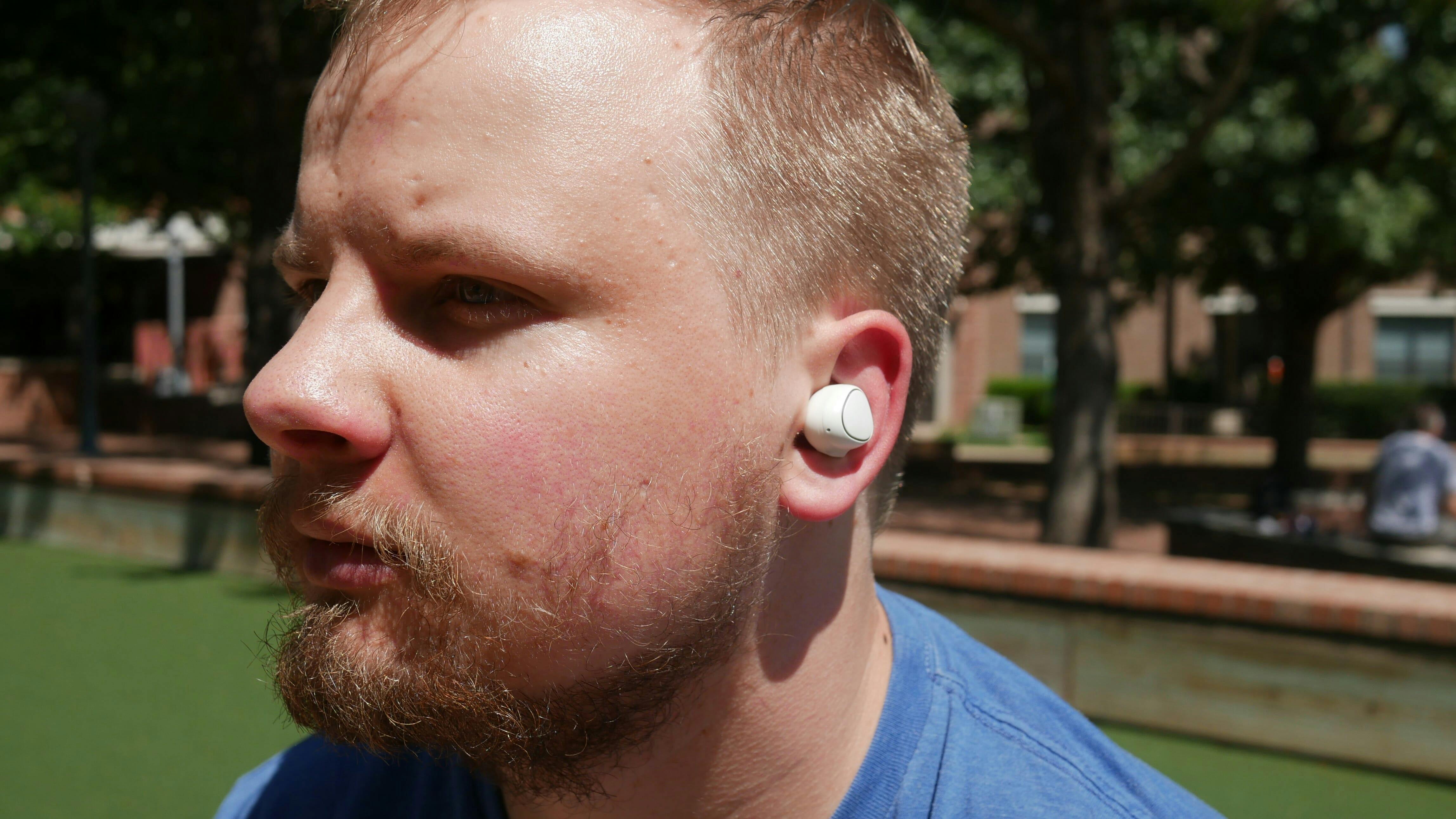 samsung gear iconx wireless earbuds looks design