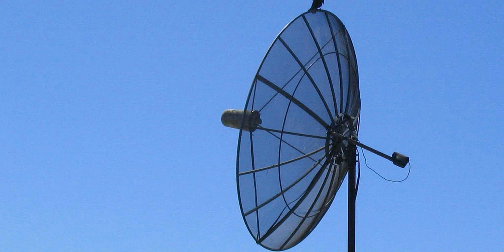 Спутников 1а. Спутниковая антенна. Спутник антенна. Параболическая антенна. Спутниковая тарелка 380.