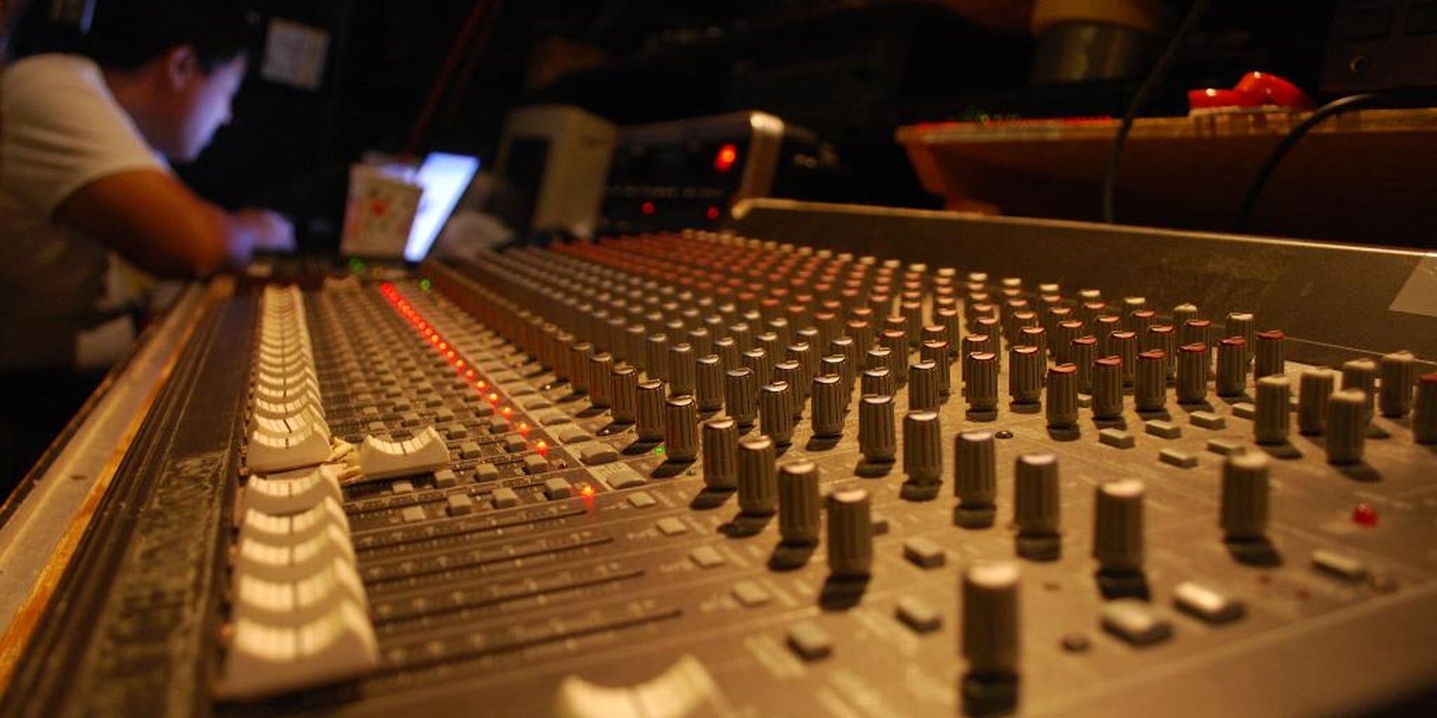 Video game sound. Soundboard Fiction.