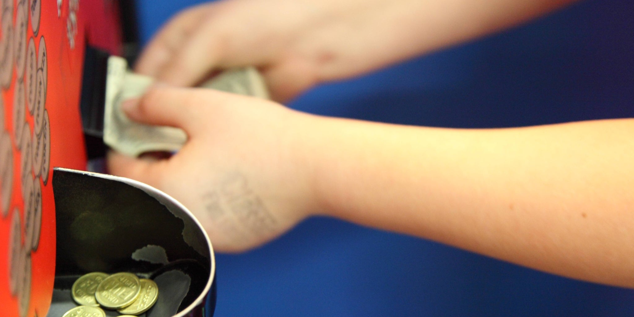 Teen racks up 8,000 on dad's credit card by playing FIFA