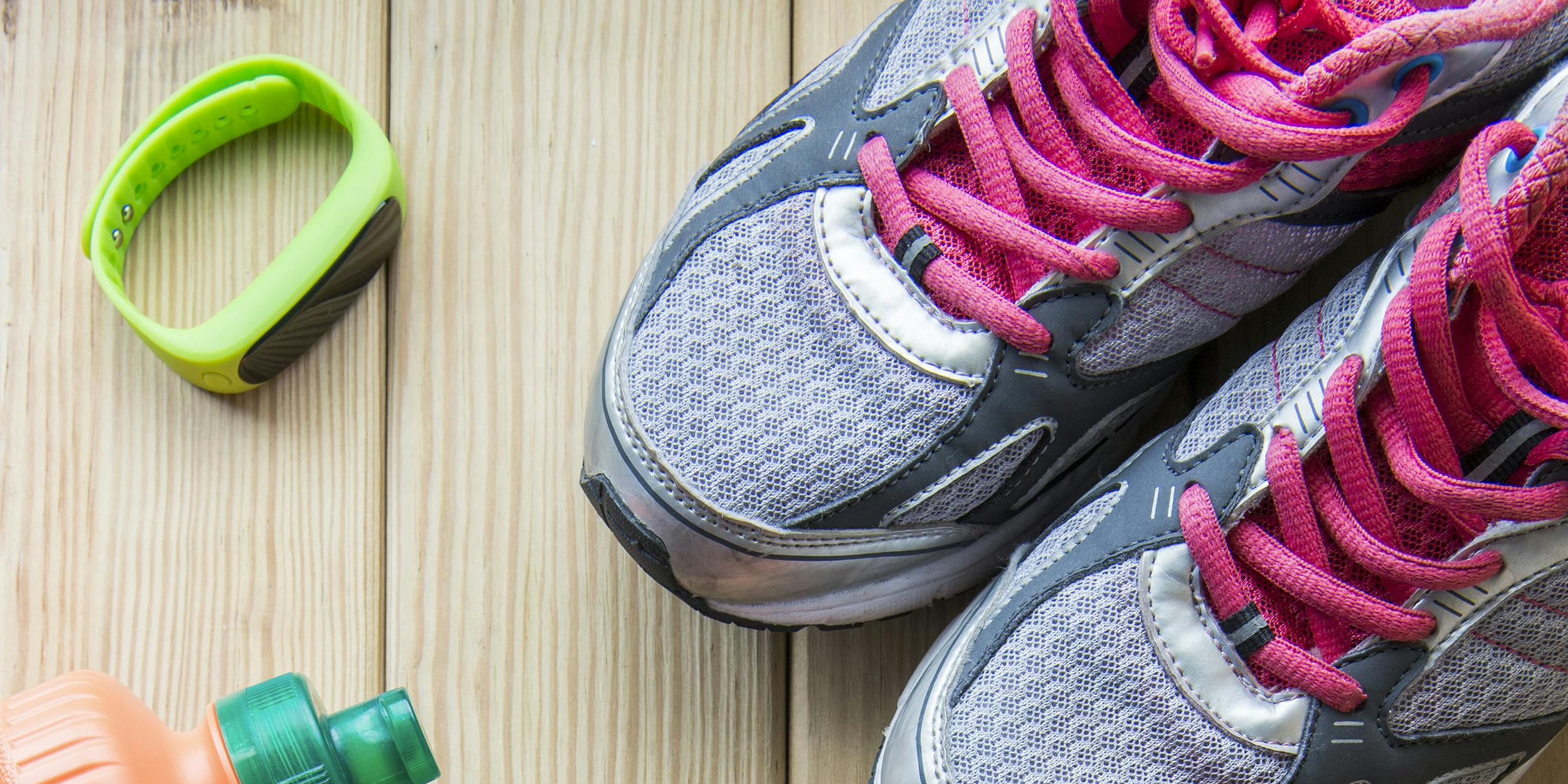 How many steps should you walk a day : Fitbit tracker and running shoes
