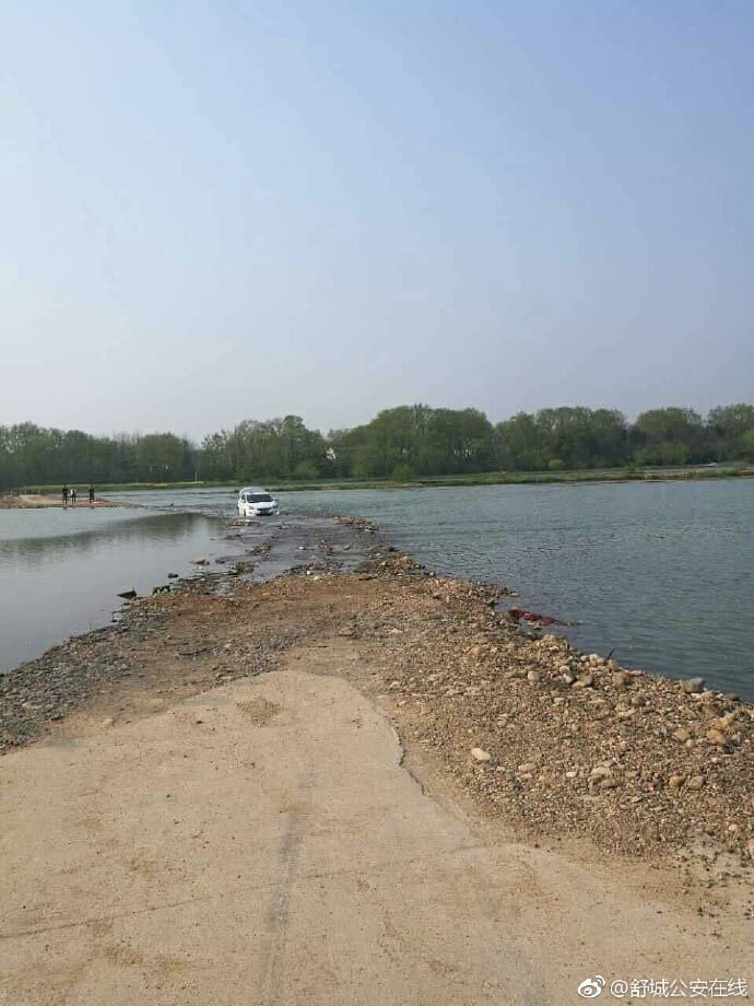 hyundai elantra in river china