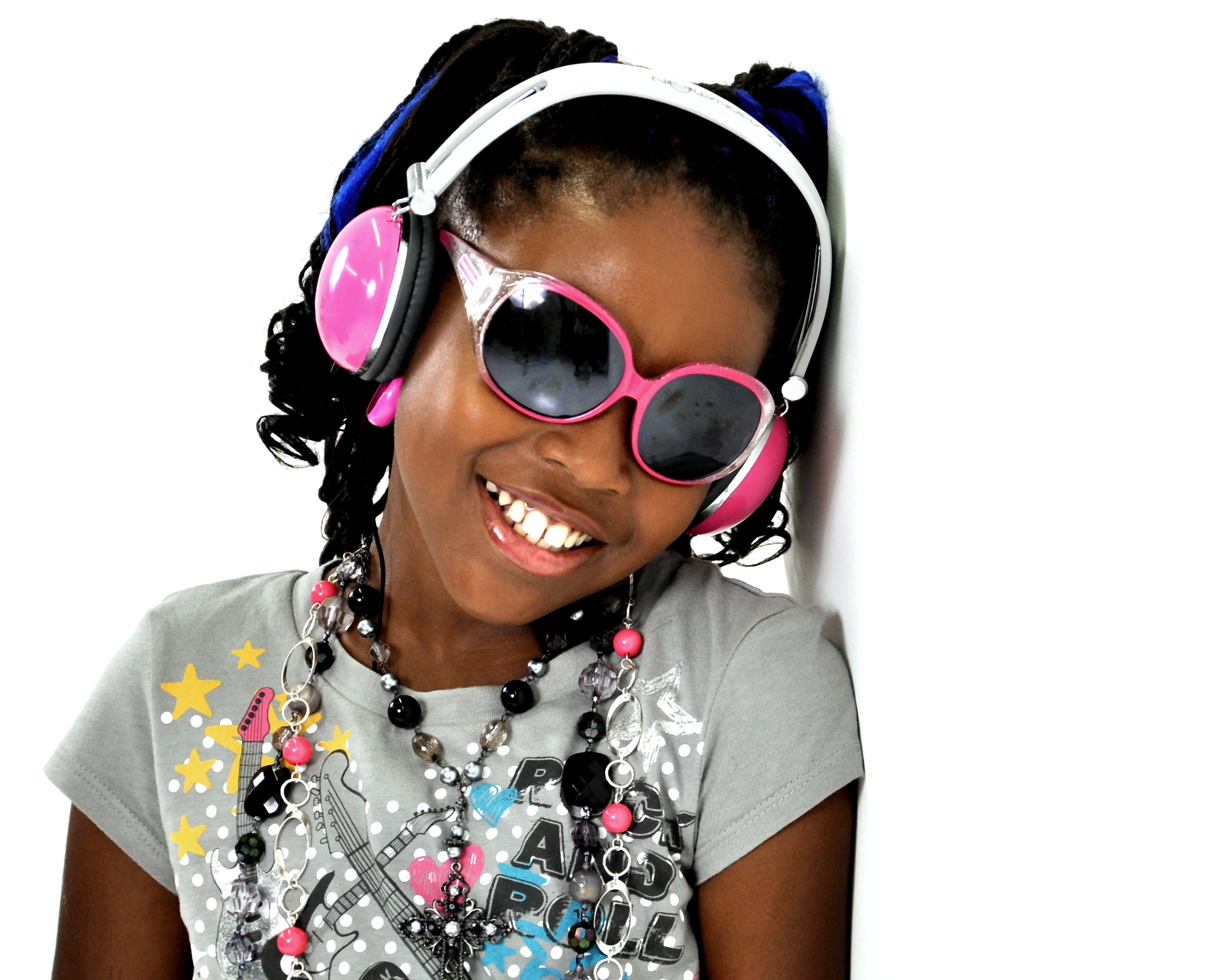 Lil Savion's "Snap My Fingers" video is a hit in Z formation