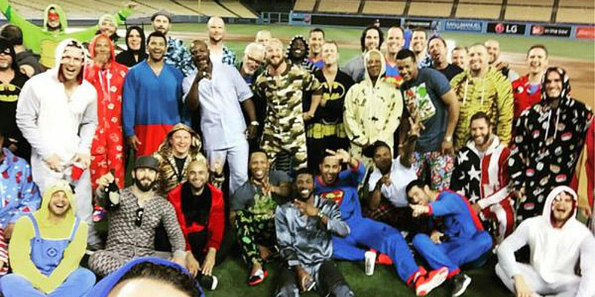 Jake Arrieta celebrates no-hitter by flying home in pajamas – The Mercury  News