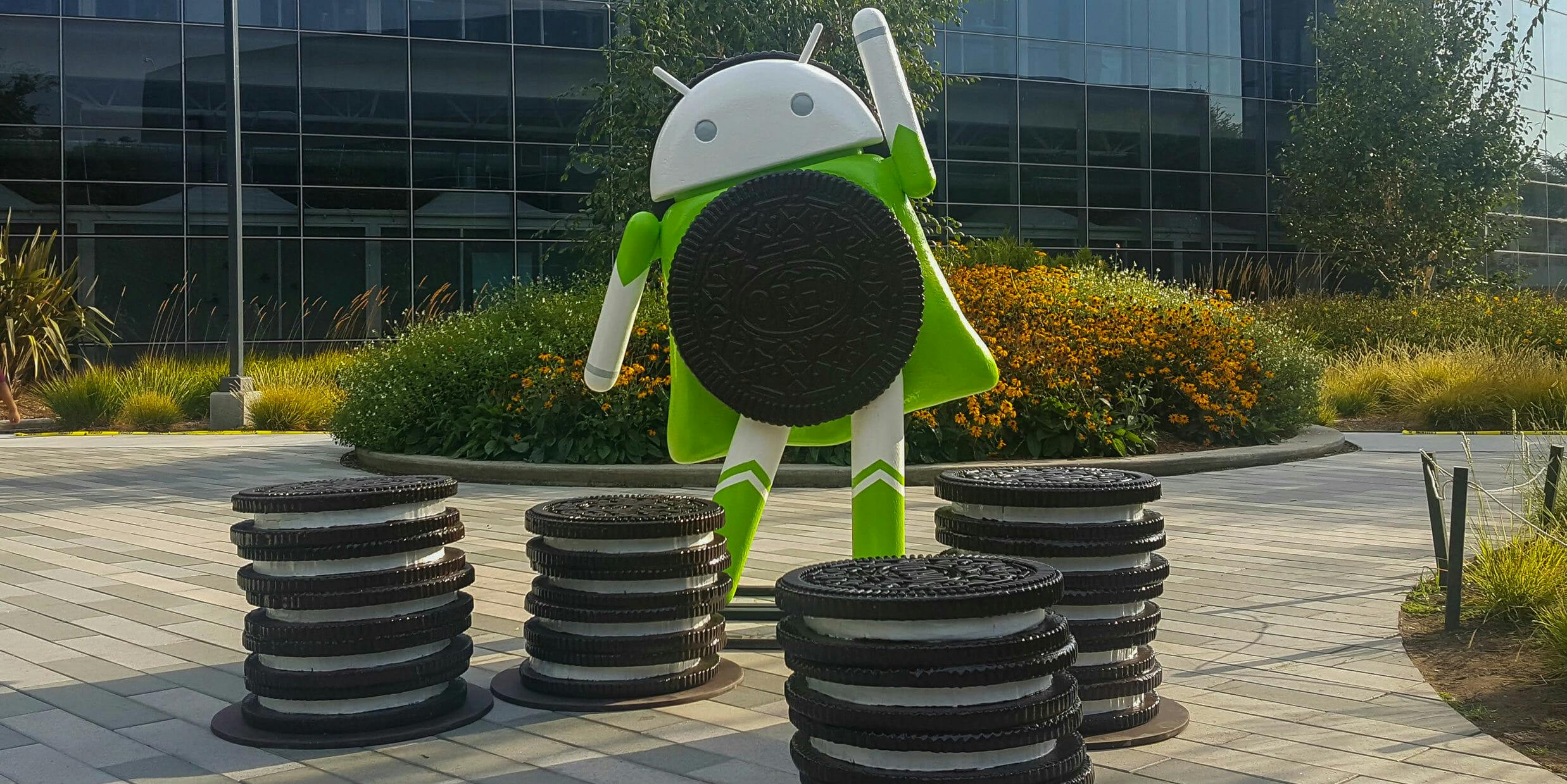 Android fails. Google Android скульптуры. Андроид статуя. Статуи андроидов у офиса гугл. Mascot Oreo.