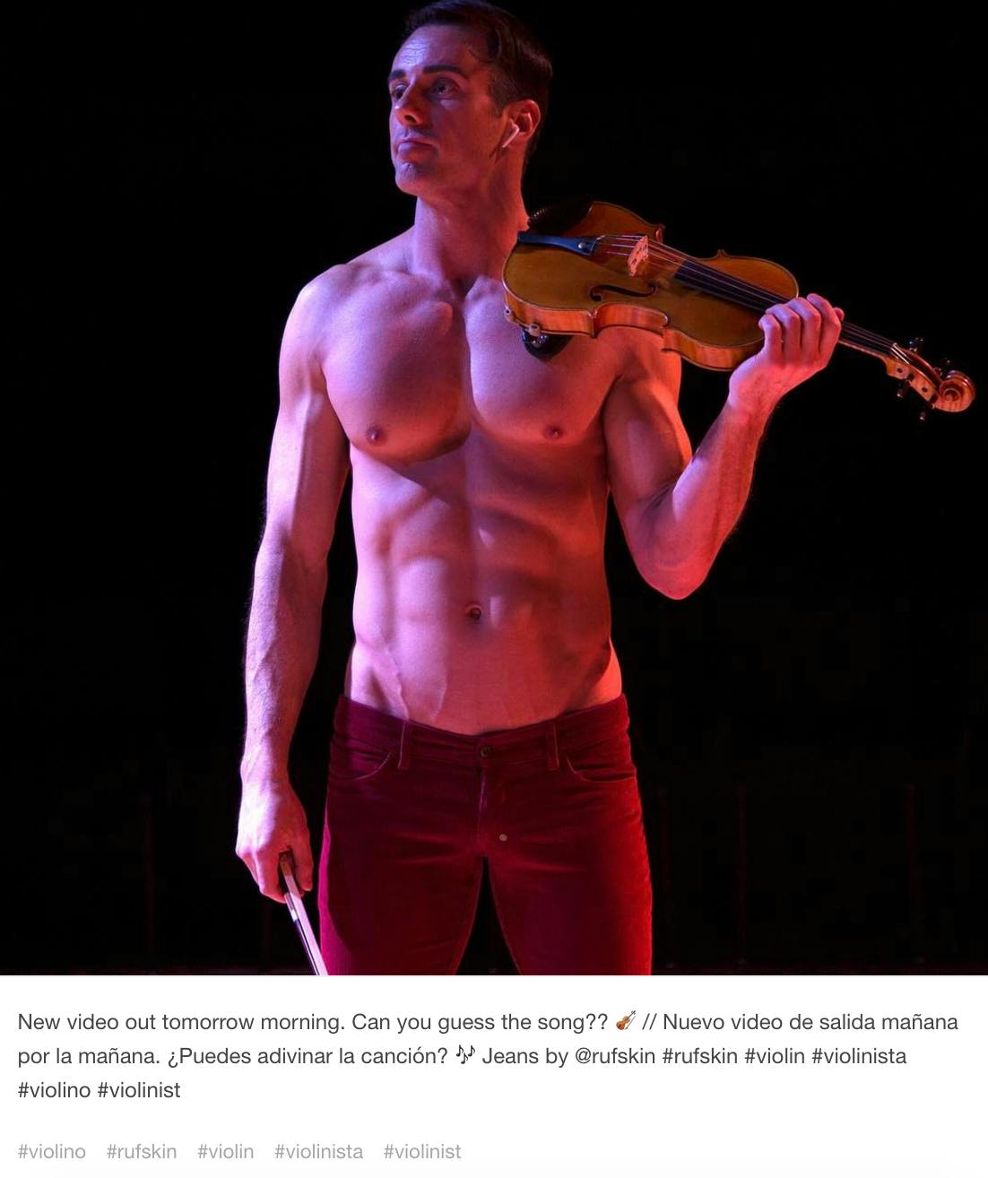 gay tumblr : the shirtless violinist