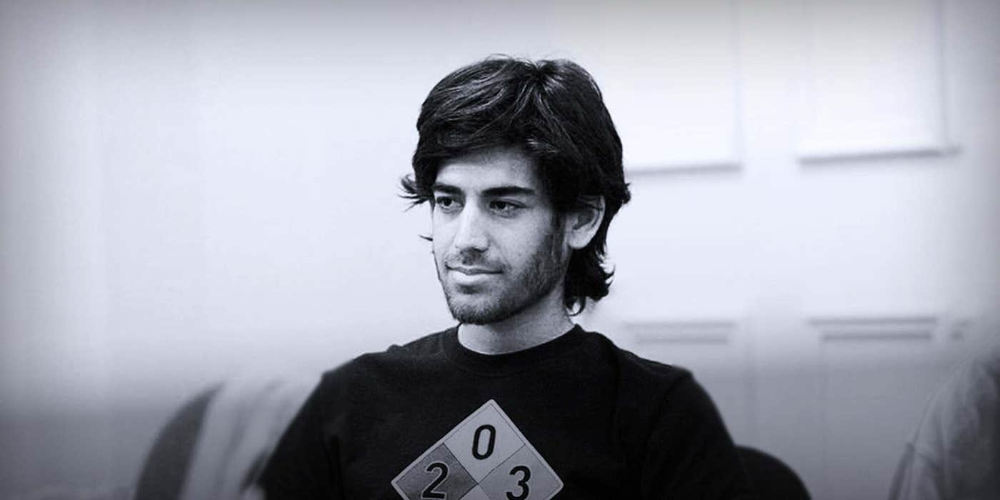 Filmmaker joins NSA protest with Aaron Swartz tribute The Daily Dot