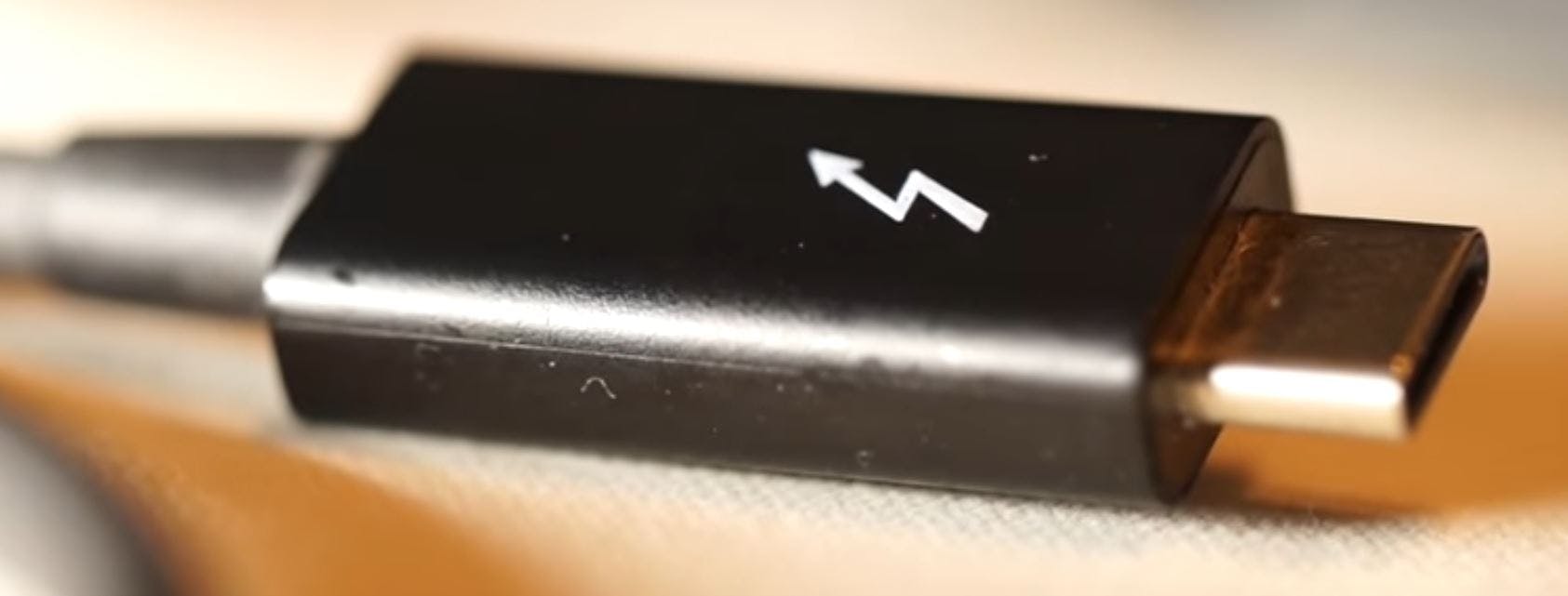 This symbol indicates a Thunderbolt 3 compliant cable or port