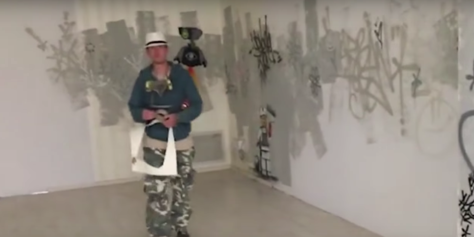 A woman claims to have filmed Banksy in a mall in Israel