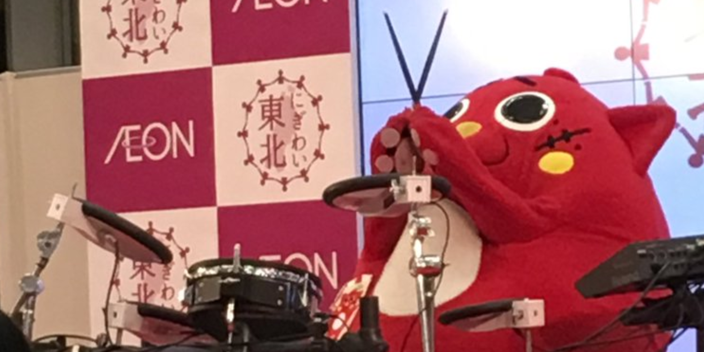 Nyango Star: Japanese cat that plays drums